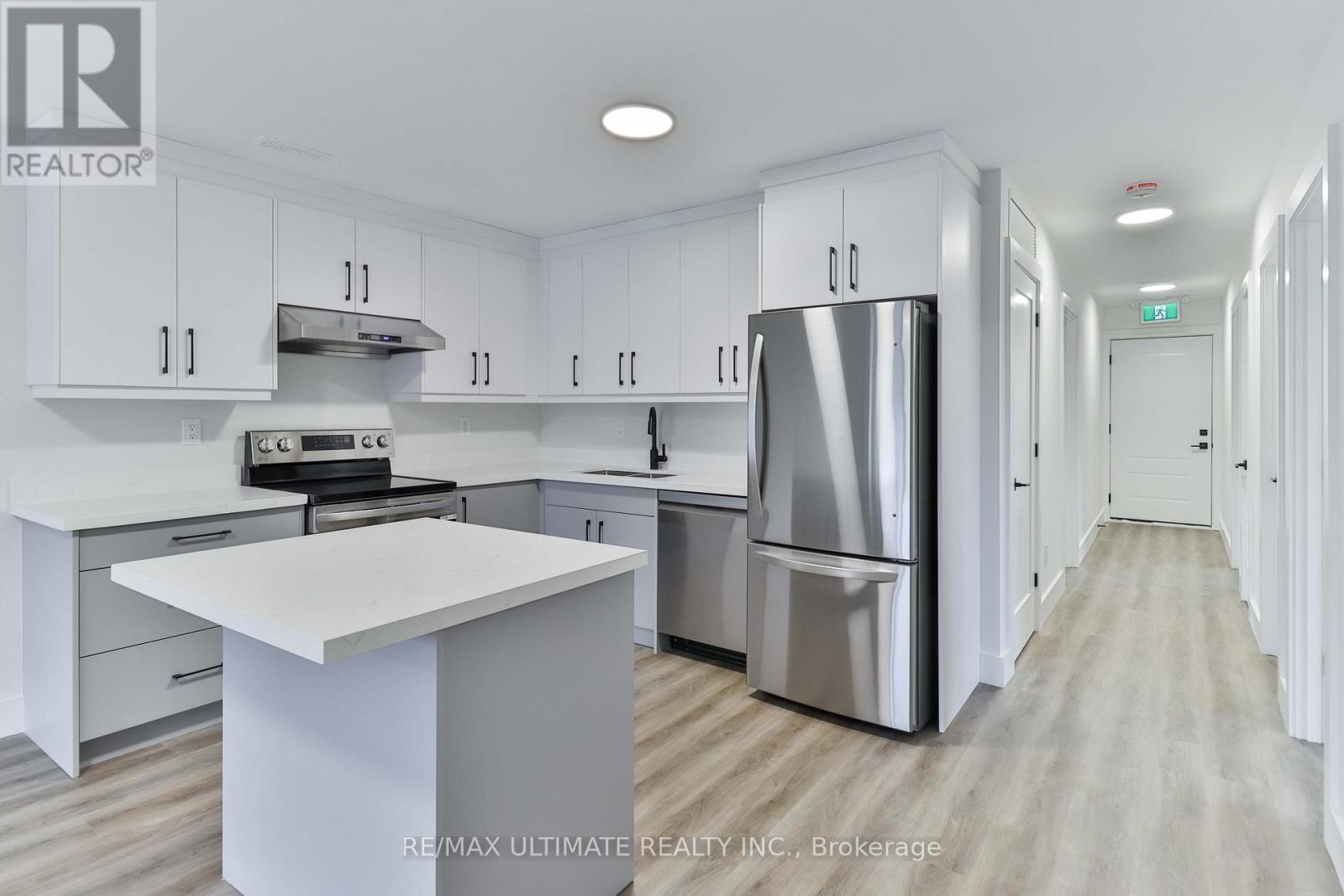 3rd Floor - 6 Chudleigh Road, Toronto, Ontario M6E 1Y8 - Photo 8 - W12569474