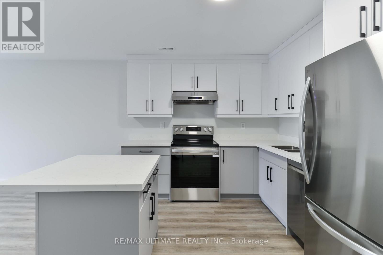 3rd Floor - 6 Chudleigh Road, Toronto, Ontario M6E 1Y8 - Photo 9 - W12569474