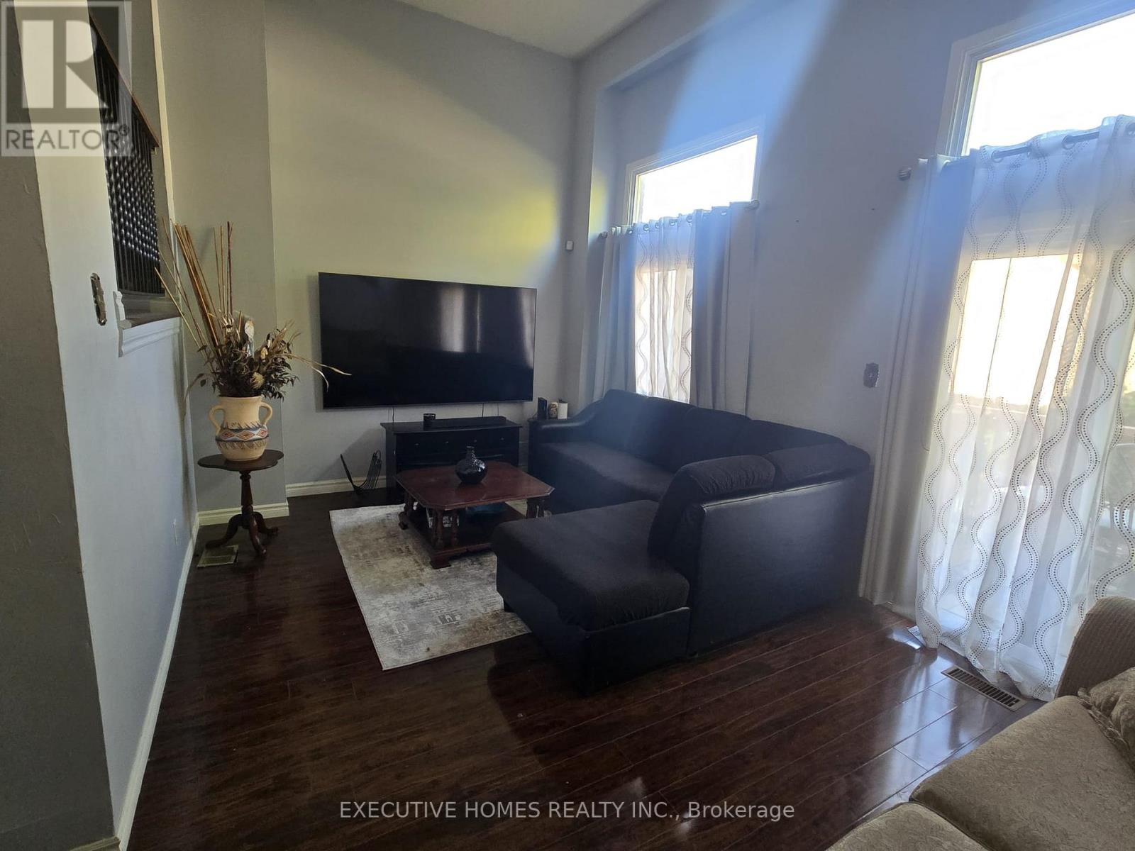 61 Collins Crescent, Brampton, Ontario  L6V 3N1 - Photo 11 - W12569476