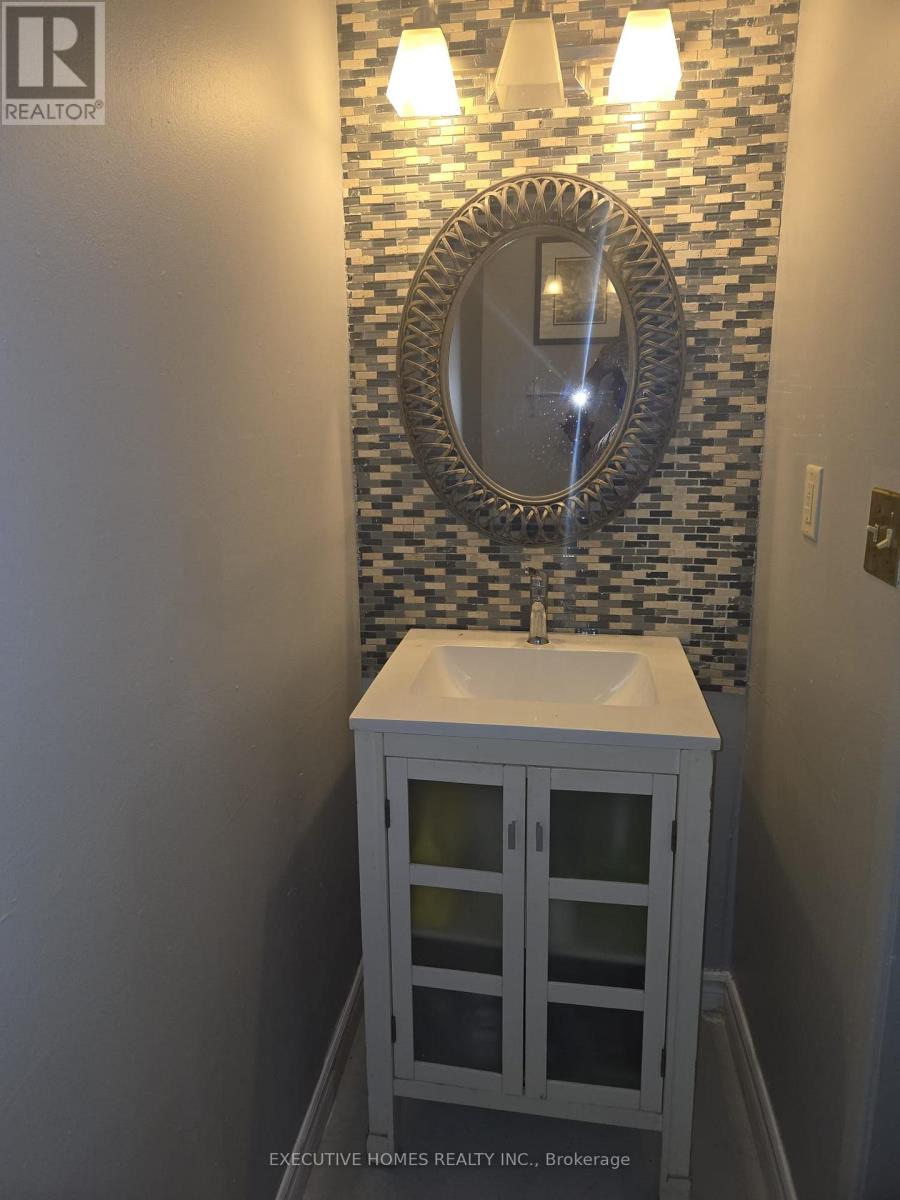 61 Collins Crescent, Brampton, Ontario  L6V 3N1 - Photo 15 - W12569476