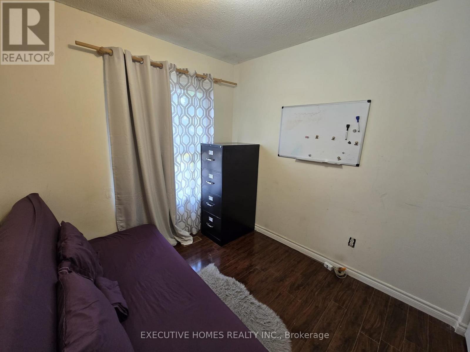 61 Collins Crescent, Brampton, Ontario  L6V 3N1 - Photo 6 - W12569476