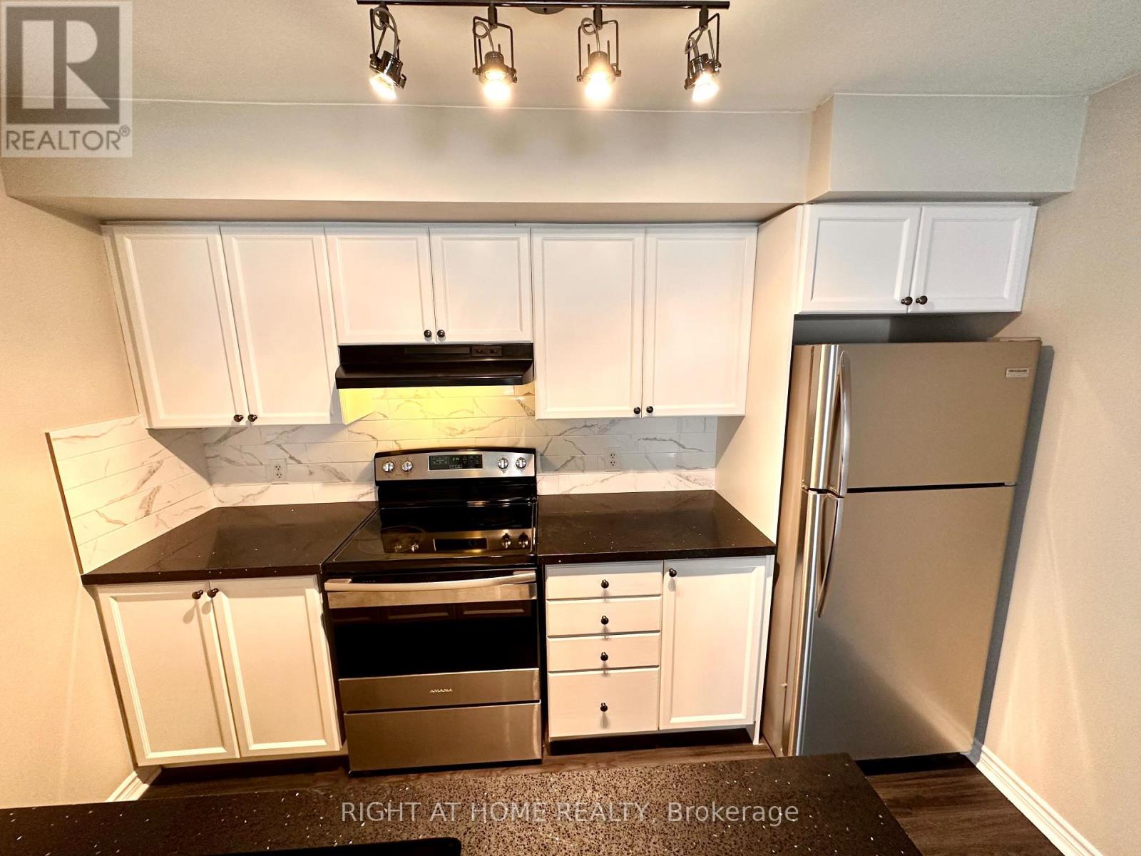 300 - 4975 Southampton Drive, Mississauga, Ontario  L5M 8E5 - Photo 10 - W12569540