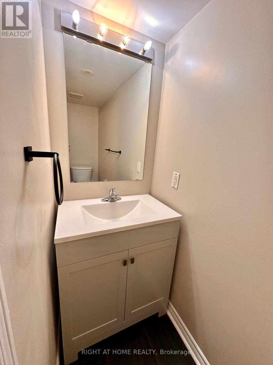 300 - 4975 Southampton Drive, Mississauga, Ontario  L5M 8E5 - Photo 15 - W12569540