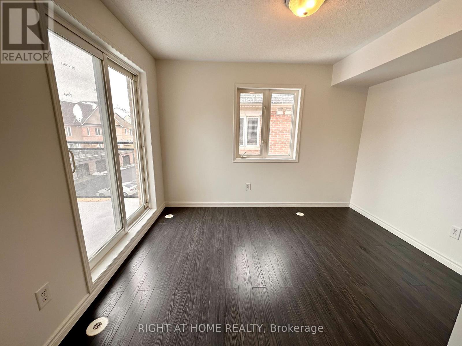 300 - 4975 Southampton Drive, Mississauga, Ontario  L5M 8E5 - Photo 21 - W12569540