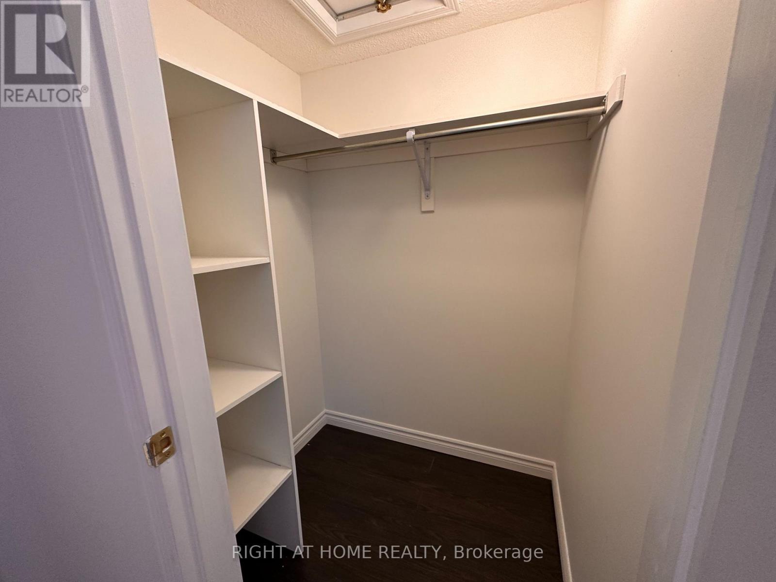 300 - 4975 Southampton Drive, Mississauga, Ontario  L5M 8E5 - Photo 23 - W12569540