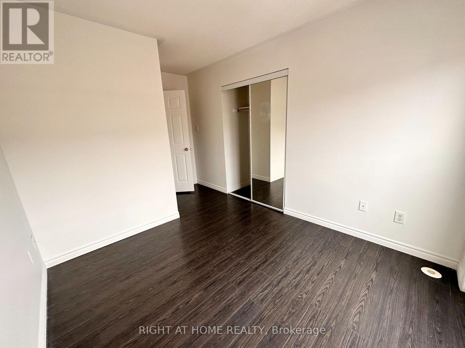 300 - 4975 Southampton Drive, Mississauga, Ontario  L5M 8E5 - Photo 25 - W12569540