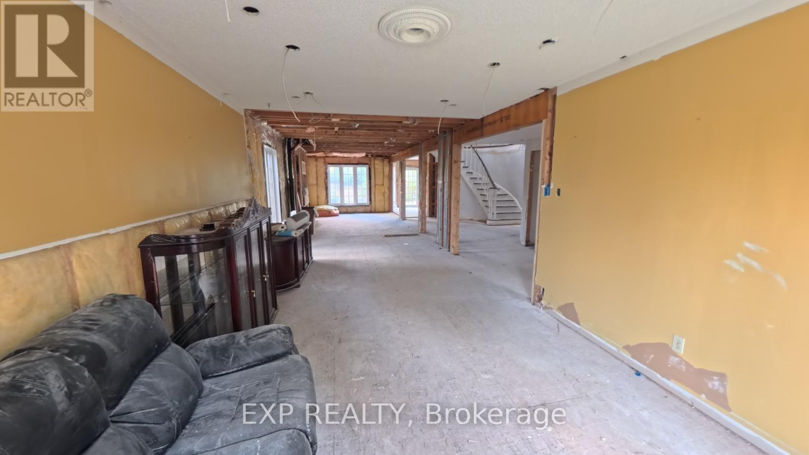 1 Millstone Drive, Brampton, Ontario  L6Y 3C7 - Photo 5 - W12569542