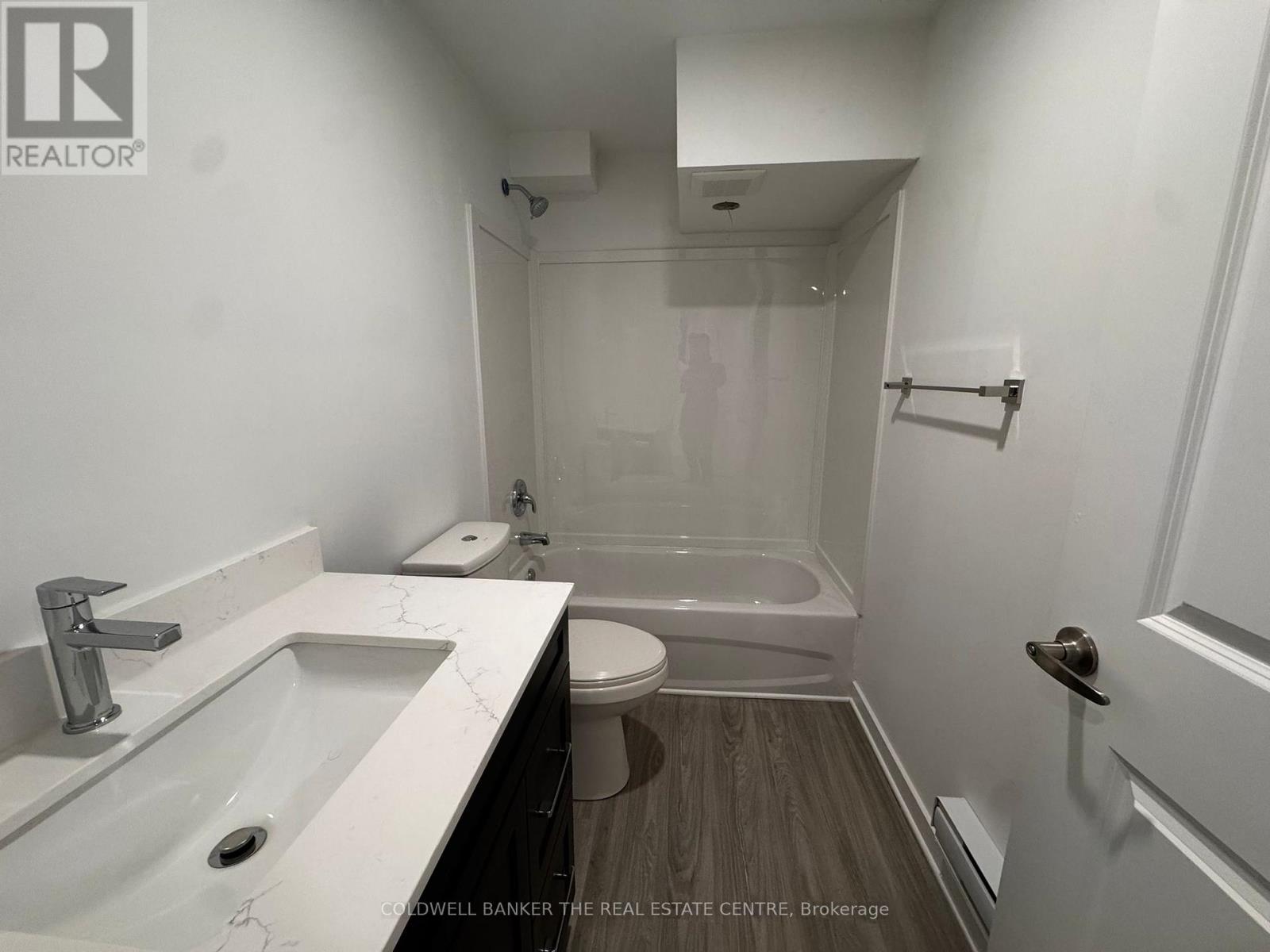 Unit 2 - Front Lower - 17 Cornwallis Drive, Toronto, Ontario  M1P 1H1 - Photo 8 - E12562192