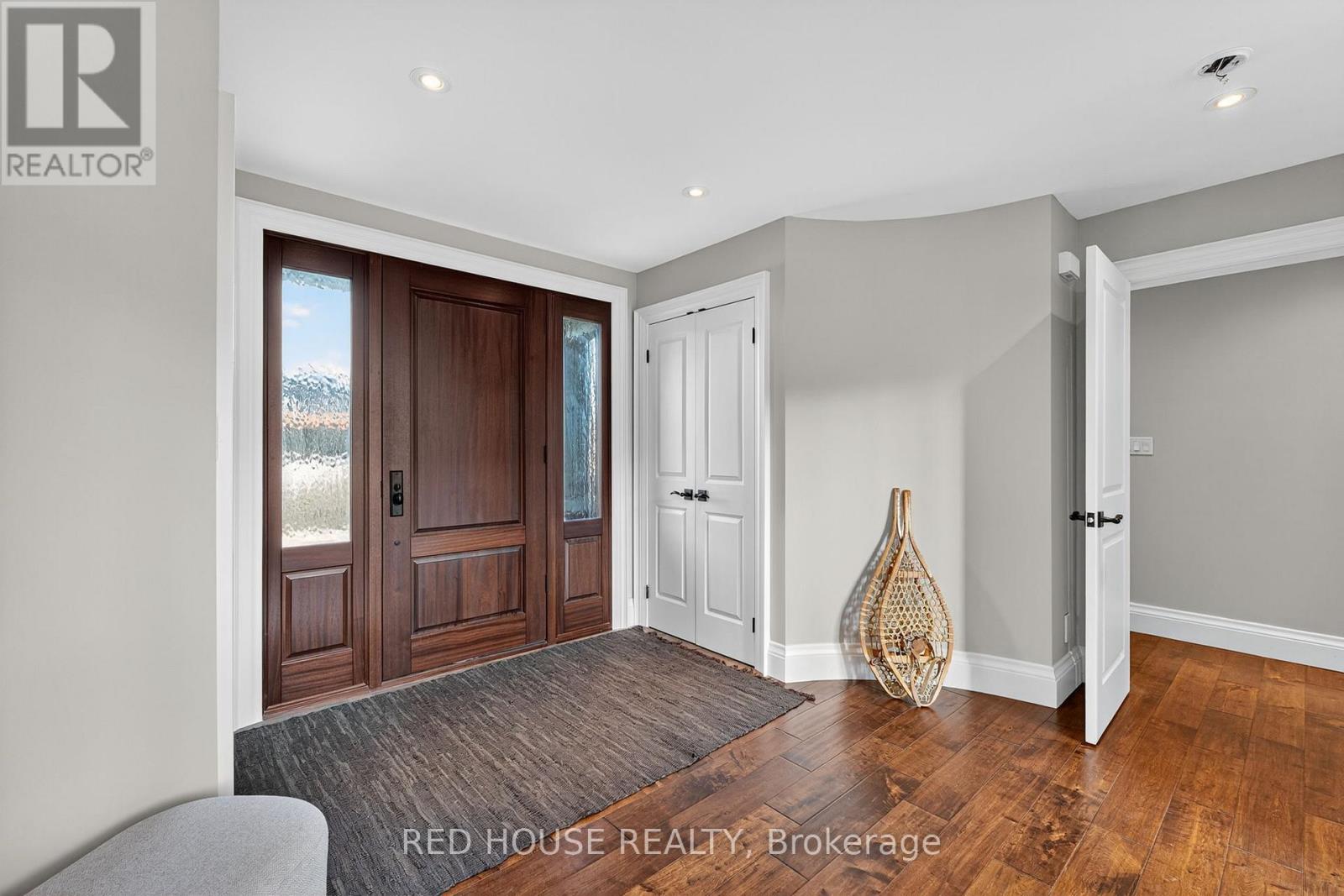 162 Delphi Lane N, Blue Mountains, Ontario  N0H 1J0 - Photo 3 - X12569492