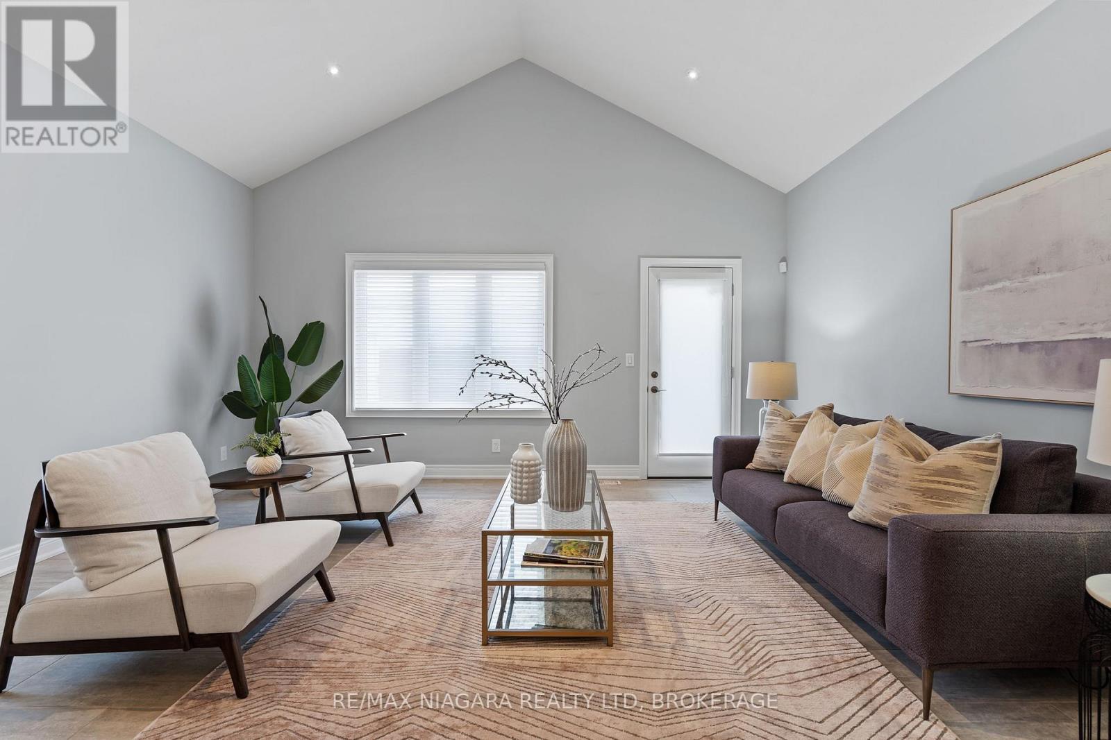 34 Blossom Common, St. Catharines, Ontario  L2M 0B3 - Photo 12 - X12351822