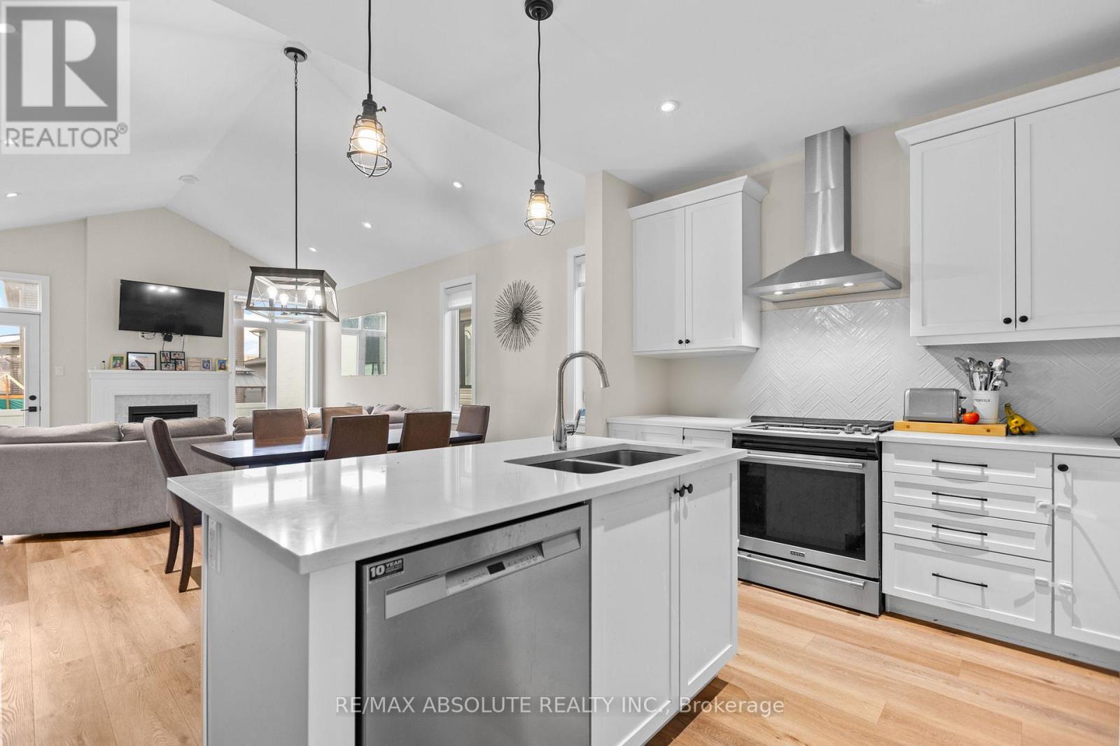 106 Mcphail Road, Carleton Place, Ontario  K7C 0P7 - Photo 6 - X12569556