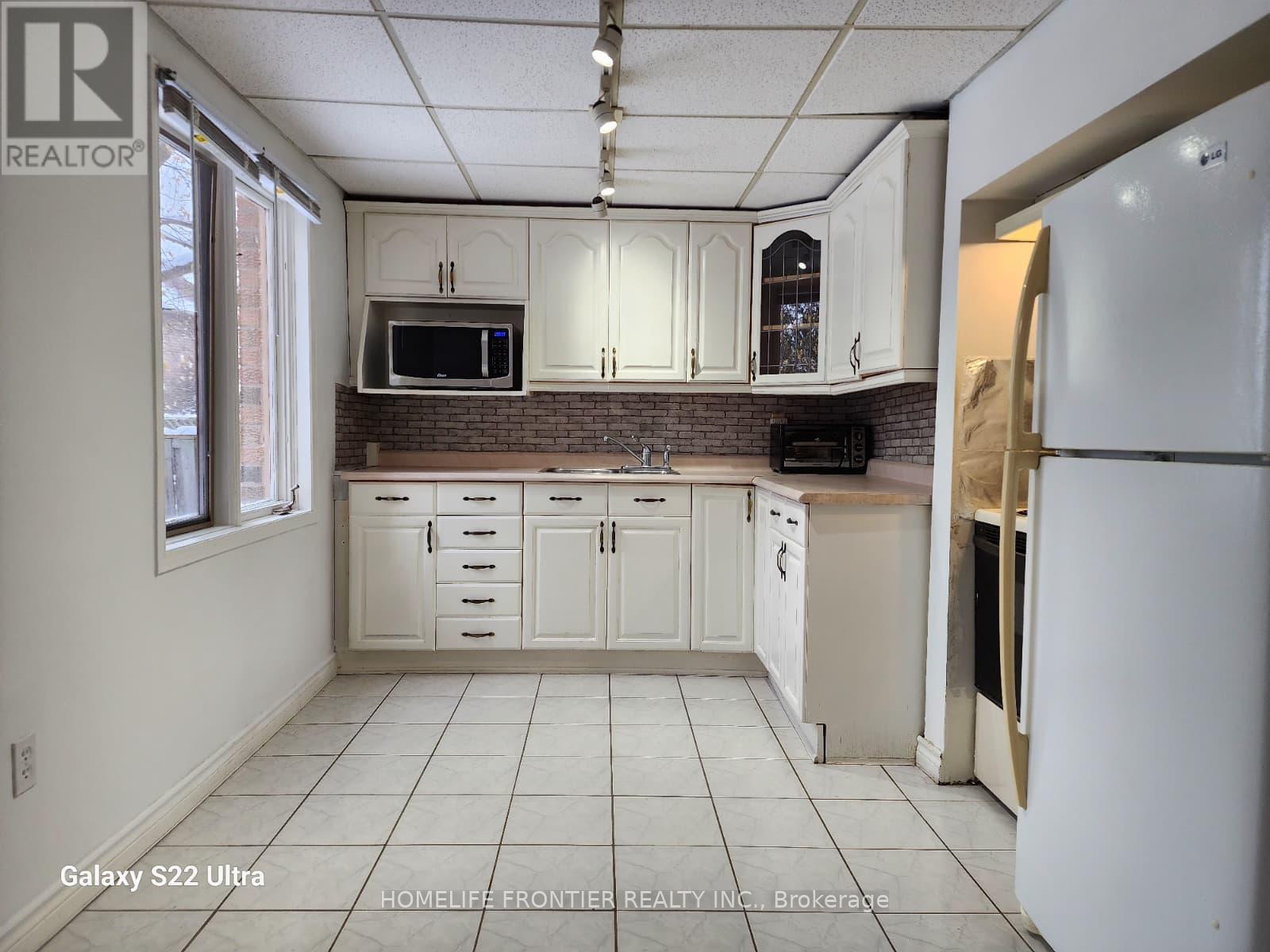 Basement - 615 Sandford Street, Newmarket, Ontario  L3X 1T4 - Photo 7 - N12569516