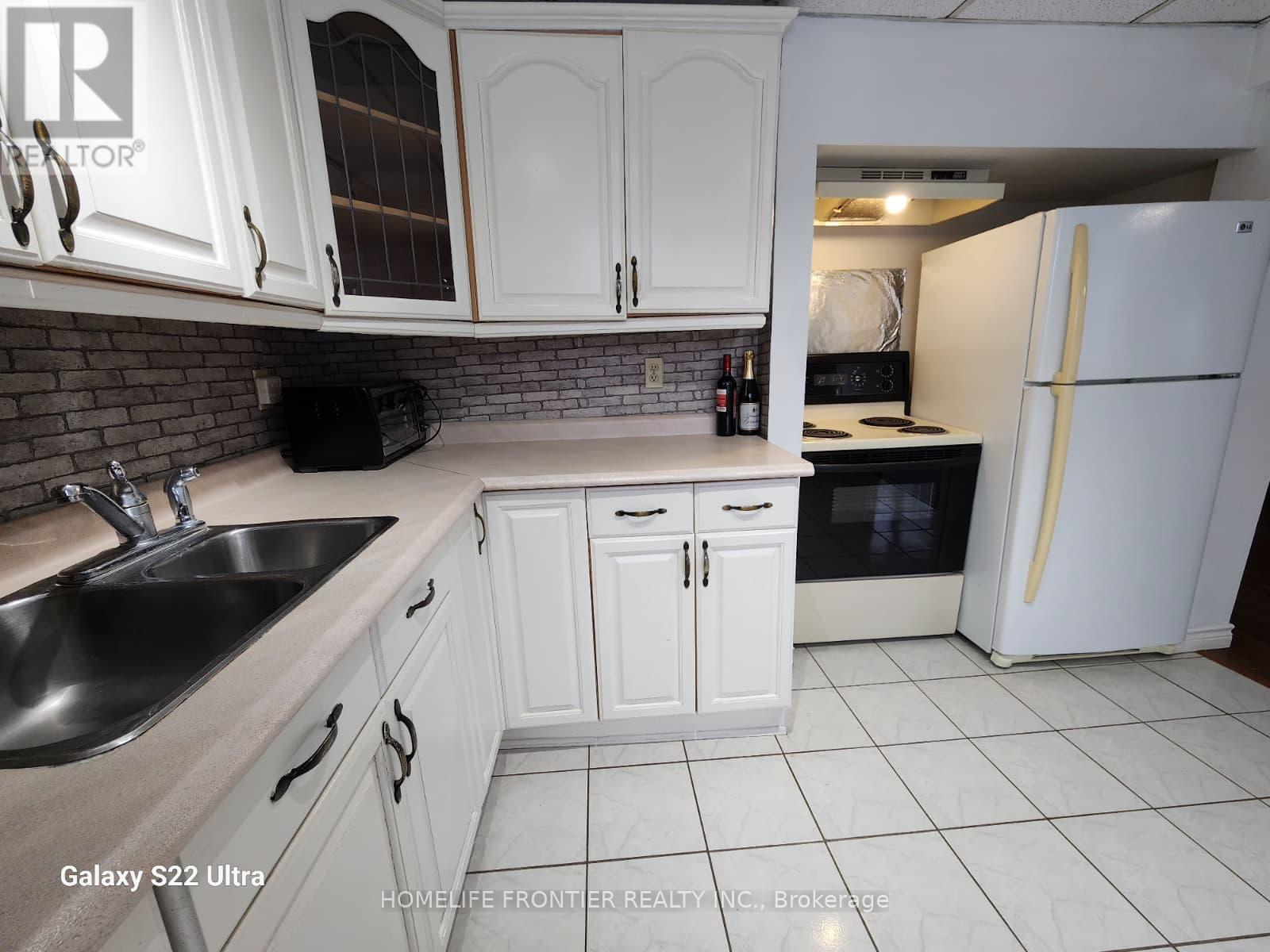 Basement - 615 Sandford Street, Newmarket, Ontario  L3X 1T4 - Photo 9 - N12569516