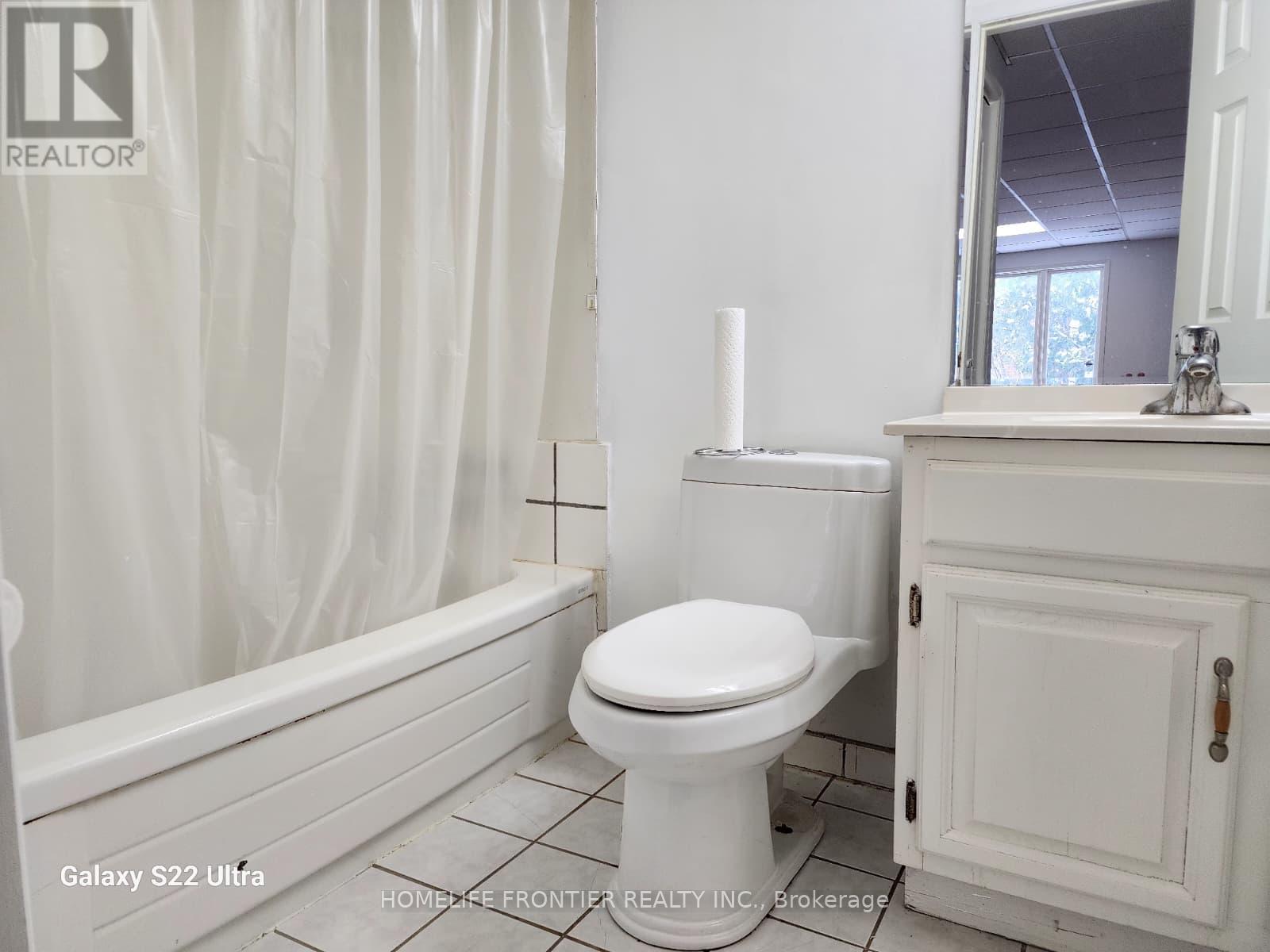 Basement - 615 Sandford Street, Newmarket, Ontario  L3X 1T4 - Photo 14 - N12569516