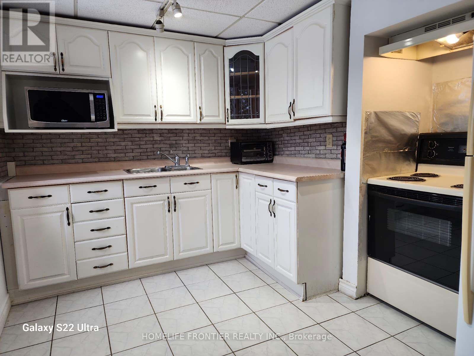 Basement - 615 Sandford Street, Newmarket, Ontario  L3X 1T4 - Photo 8 - N12569516