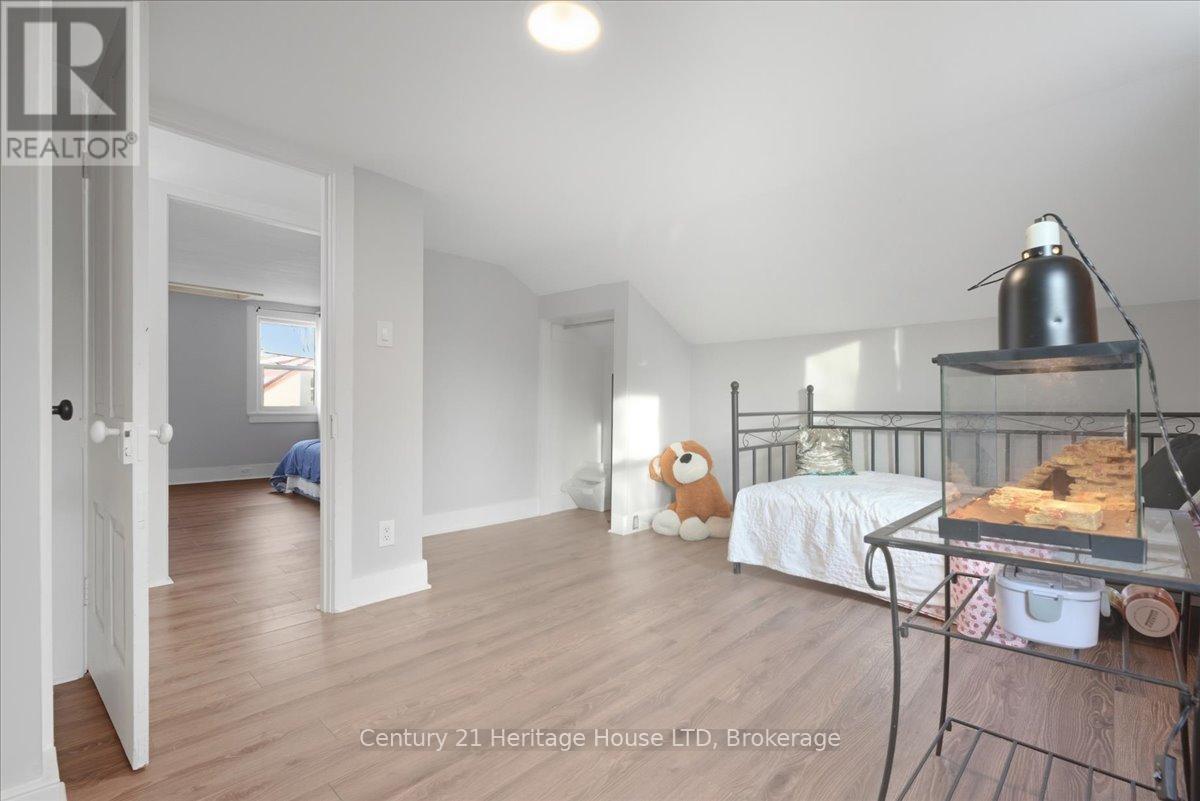 4 Cross Street, St. Catharines, Ontario L2R 2W5 - Photo 17 - X12569548