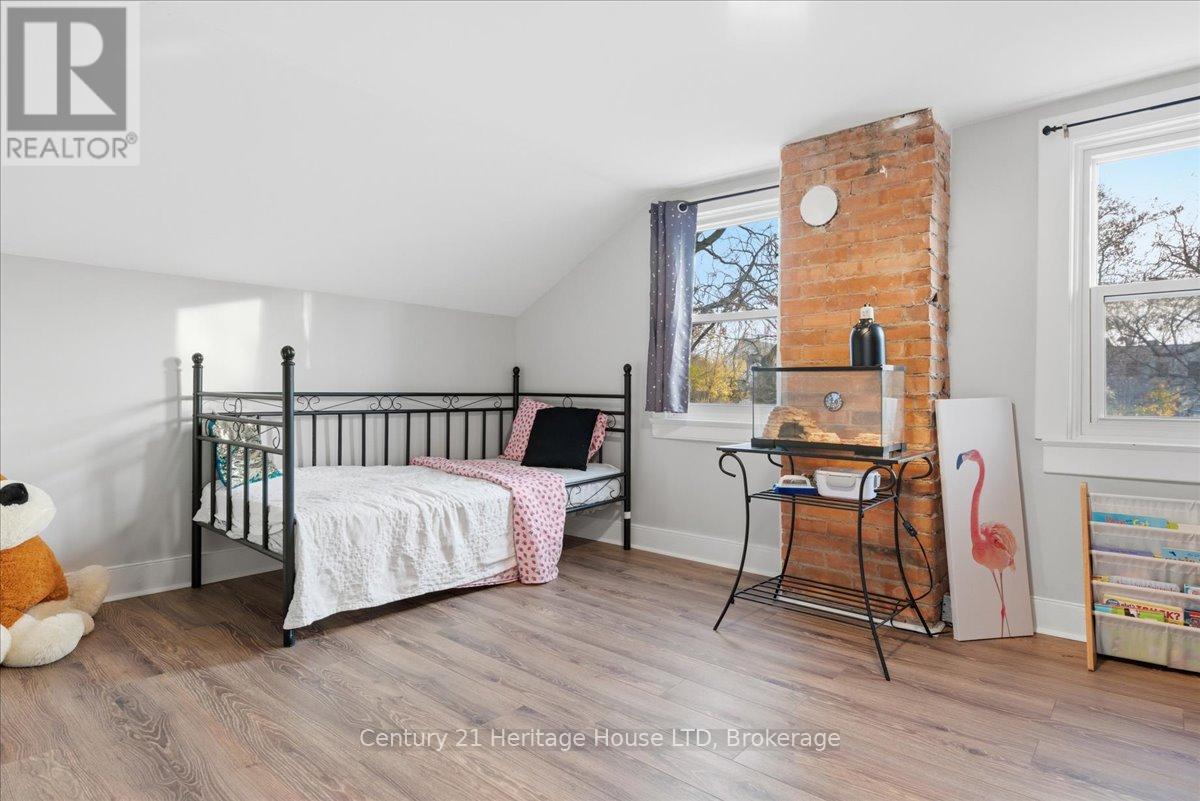 4 Cross Street, St. Catharines, Ontario L2R 2W5 - Photo 18 - X12569548