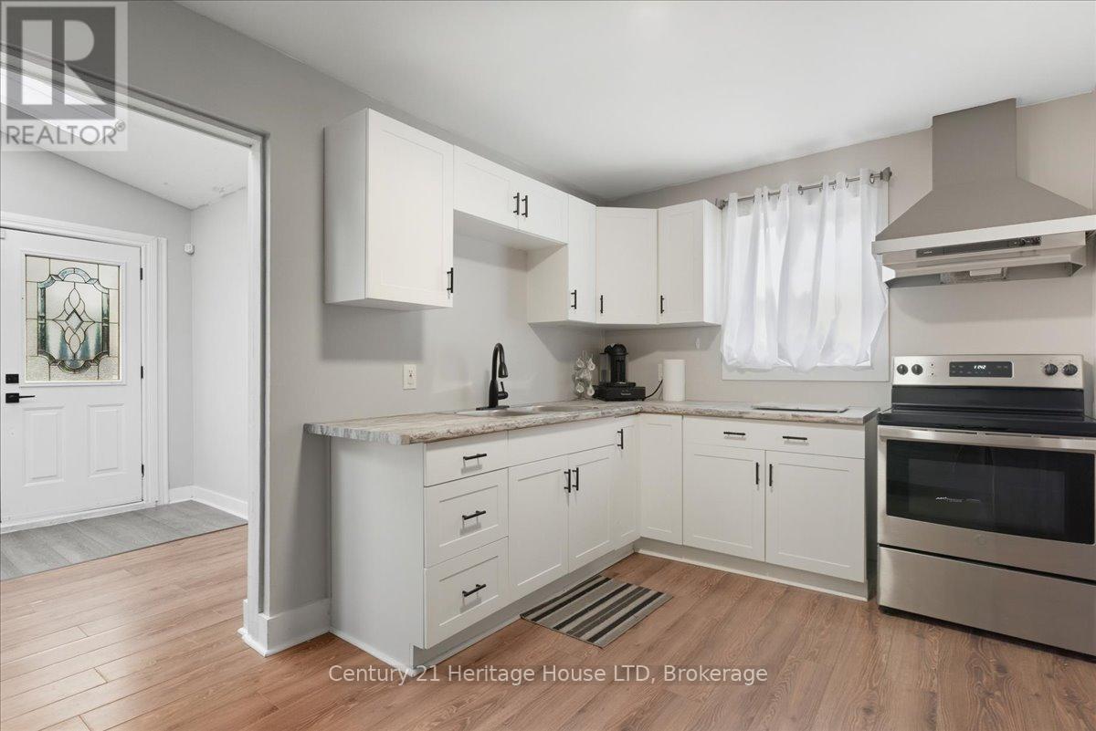 4 Cross Street, St. Catharines, Ontario L2R 2W5 - Photo 6 - X12569548