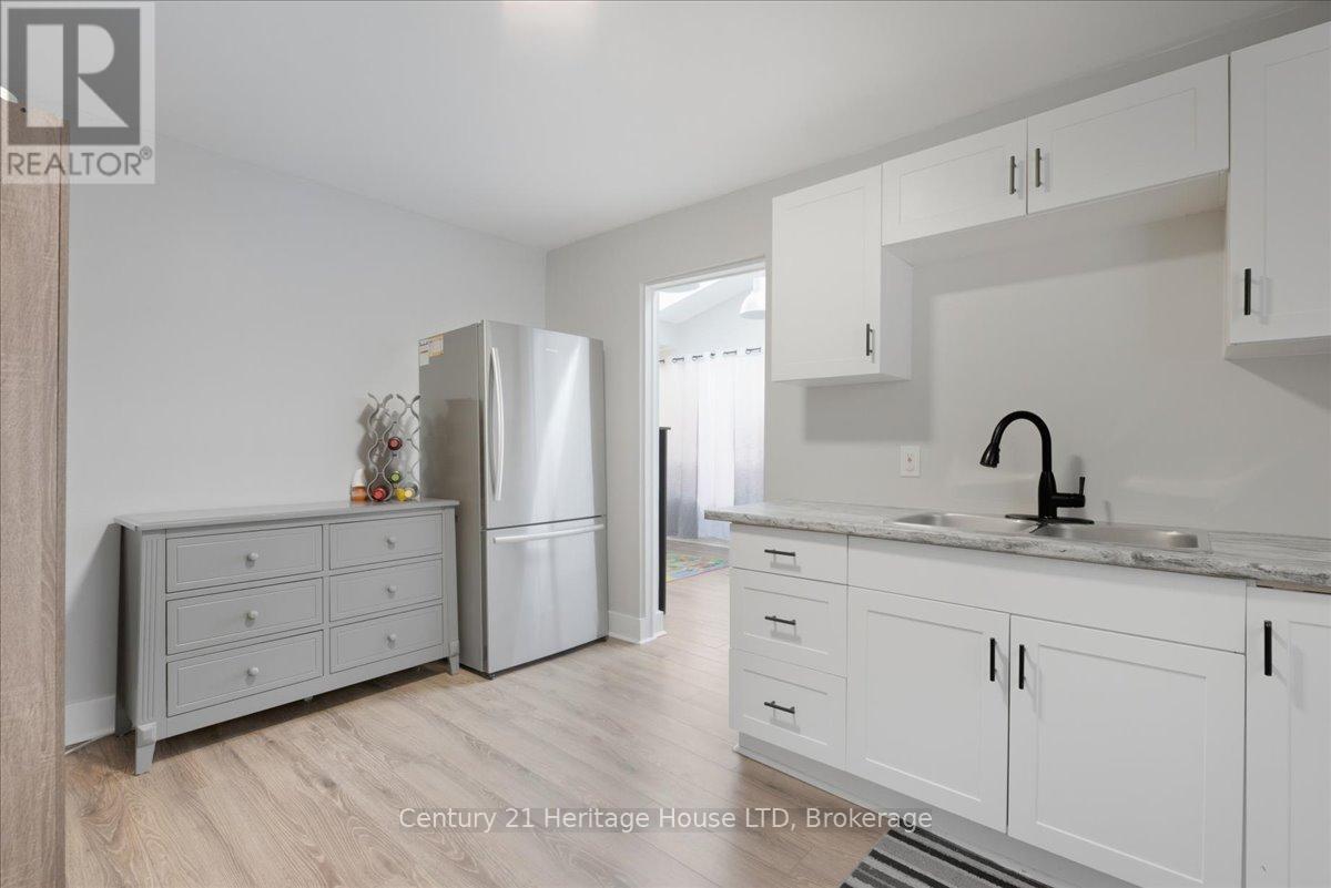 4 Cross Street, St. Catharines, Ontario L2R 2W5 - Photo 8 - X12569548