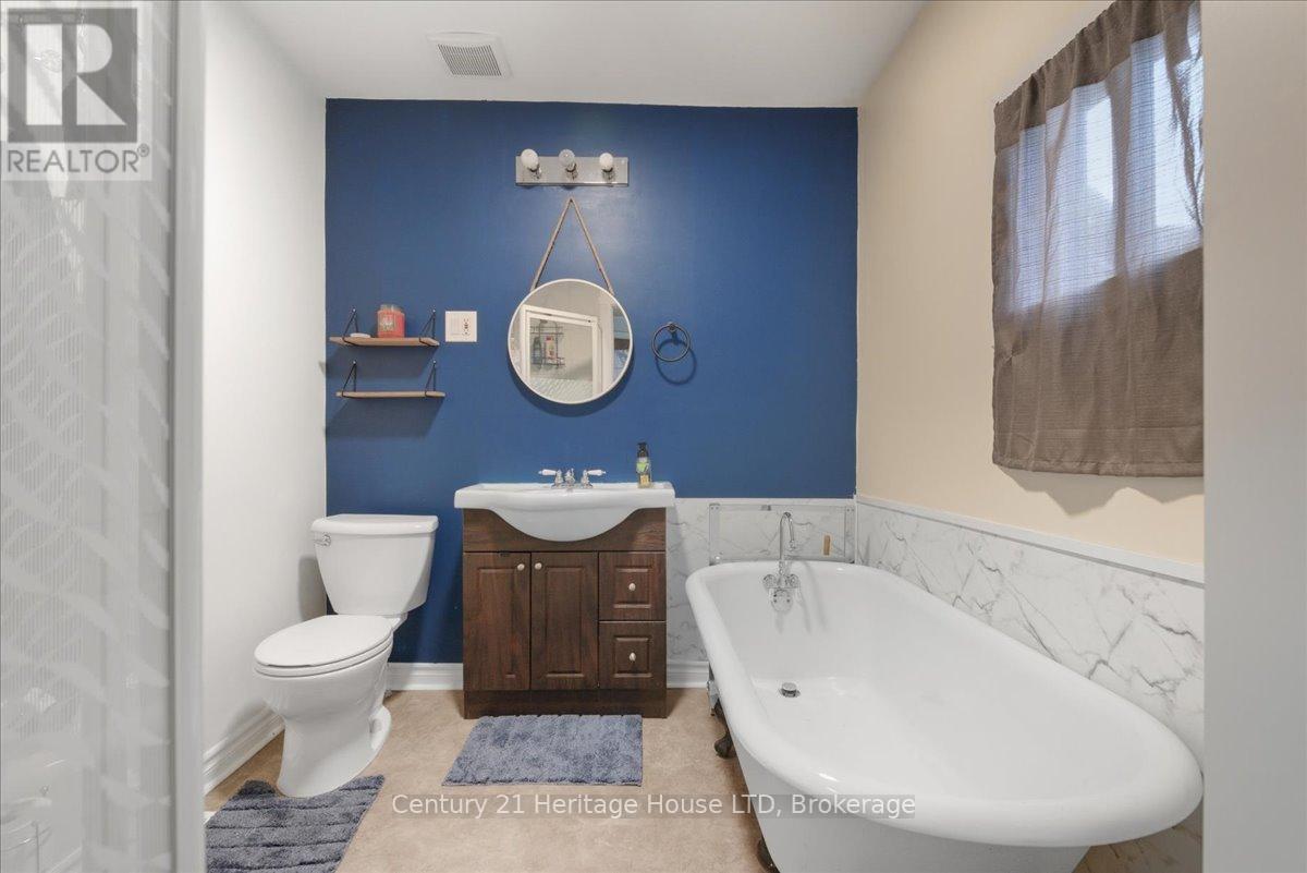 4 Cross Street, St. Catharines, Ontario L2R 2W5 - Photo 9 - X12569548