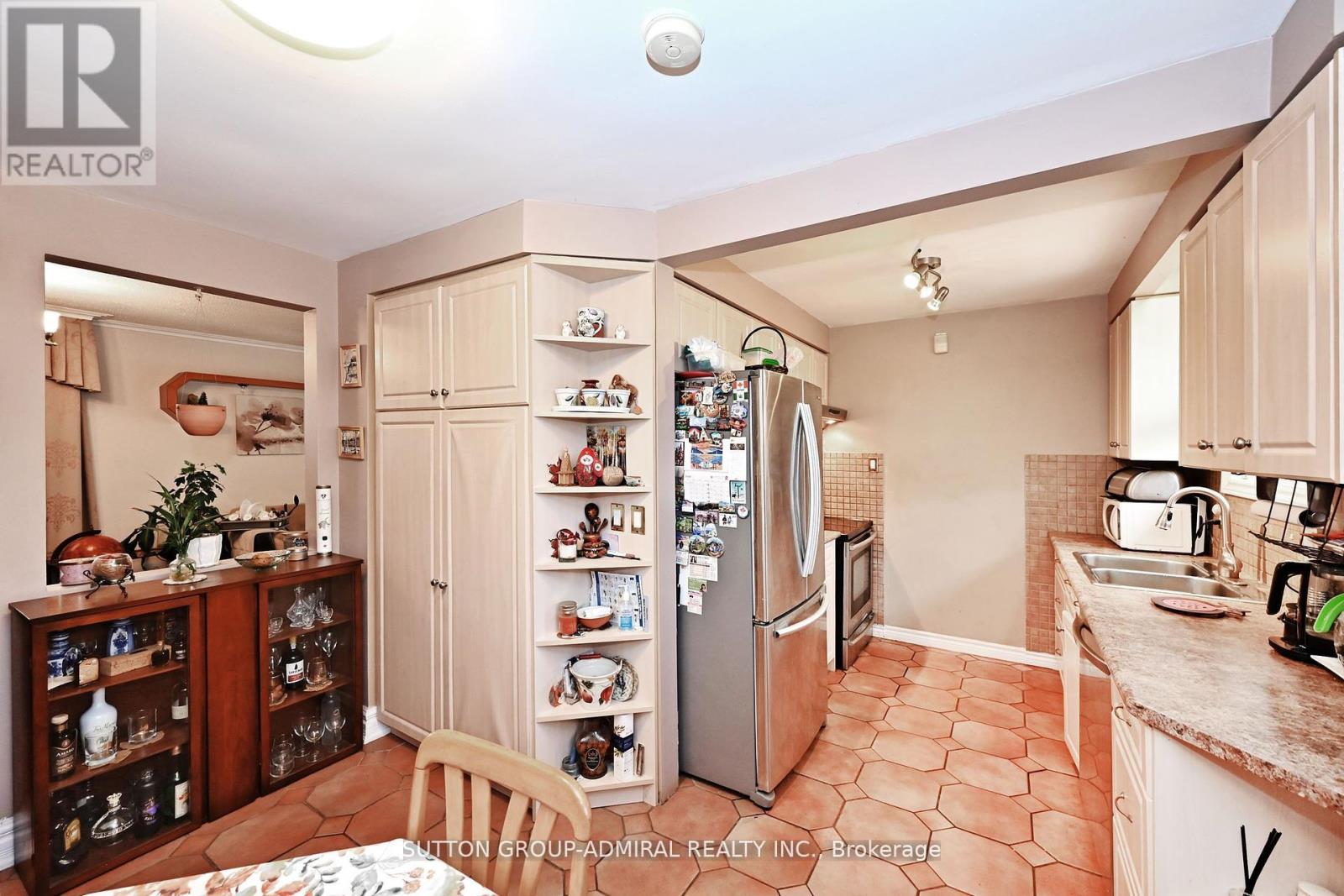 47 Tobermory Drive, Toronto, Ontario  M3N 2R4 - Photo 10 - W12569552