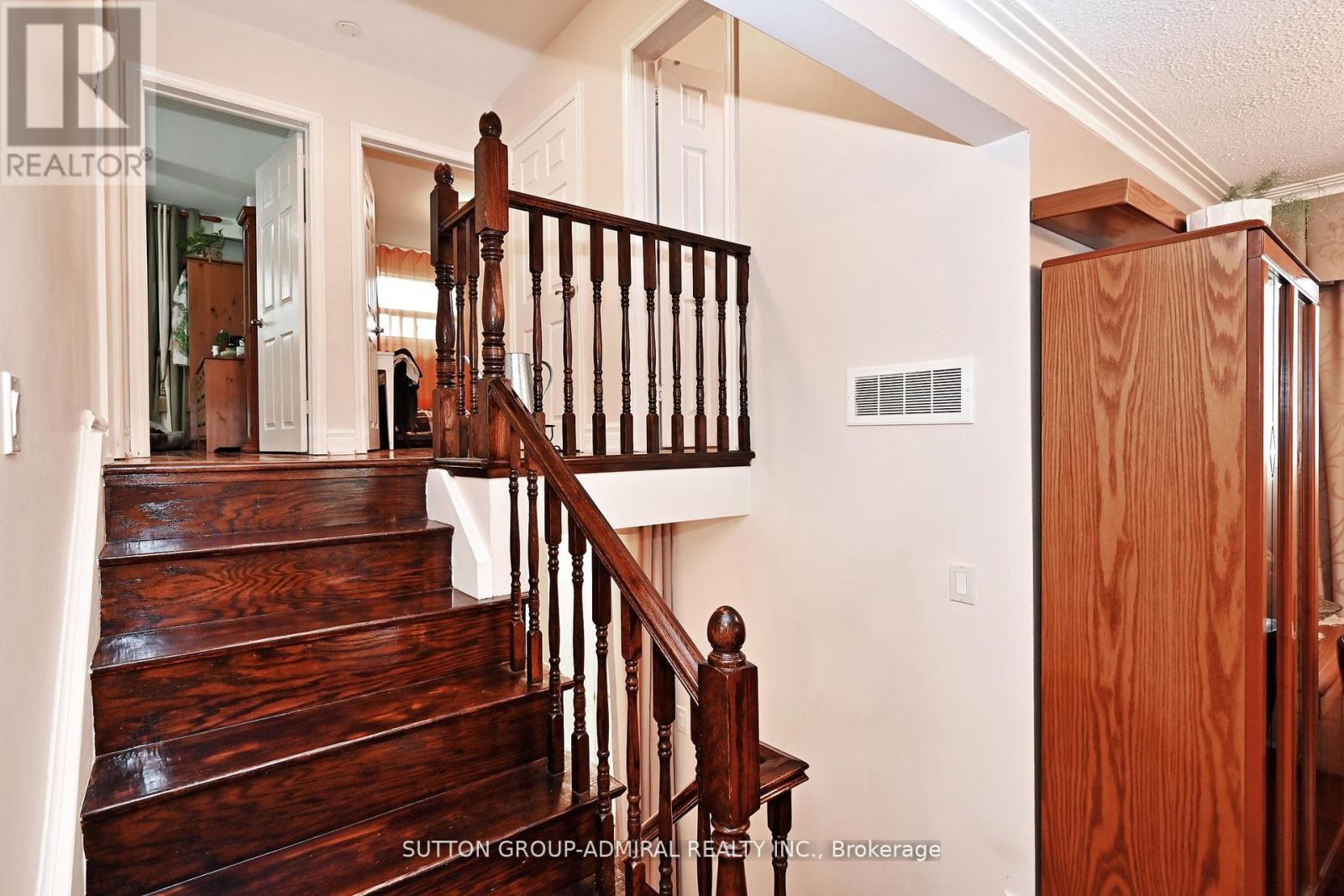 47 Tobermory Drive, Toronto, Ontario  M3N 2R4 - Photo 13 - W12569552