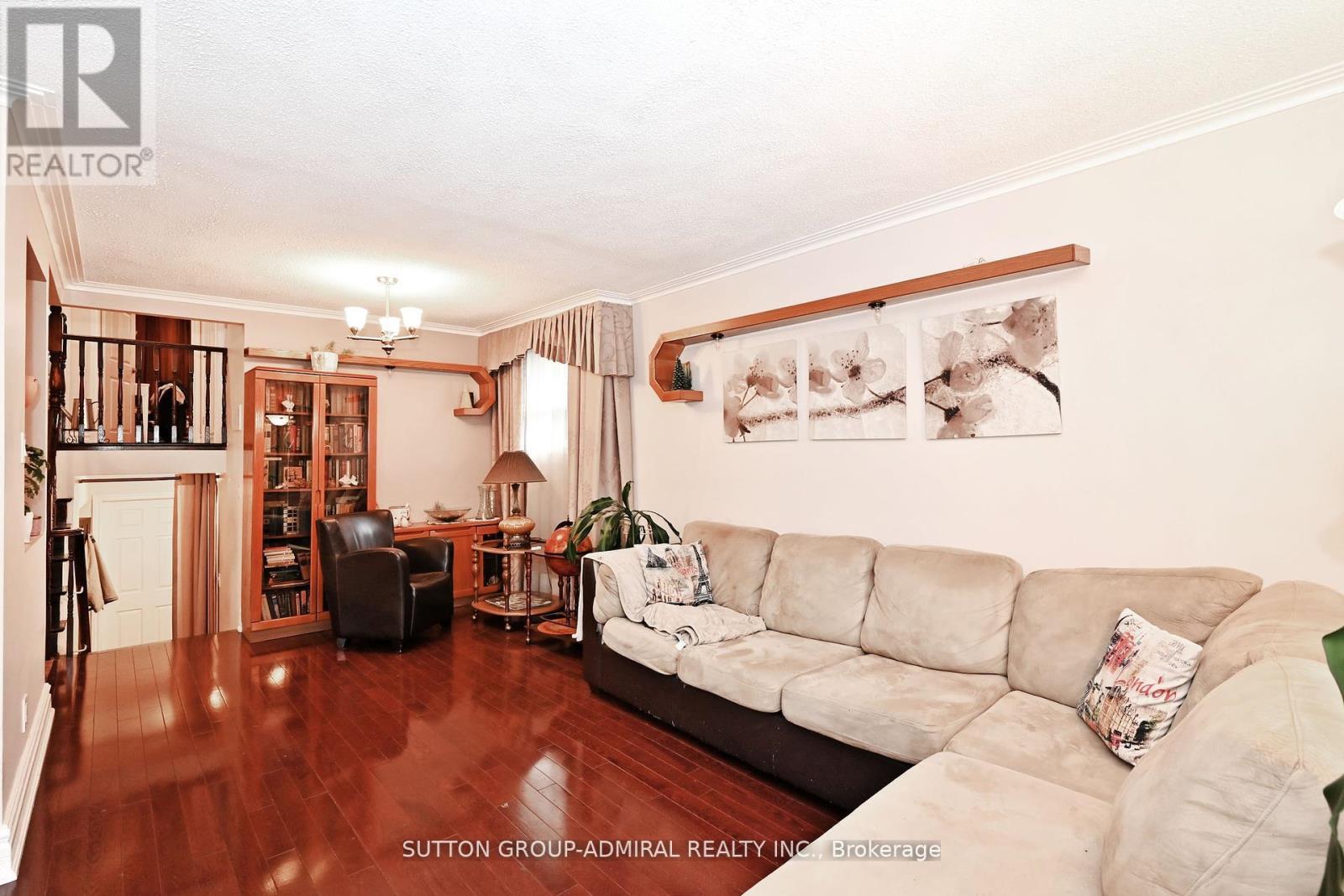 47 Tobermory Drive, Toronto, Ontario  M3N 2R4 - Photo 6 - W12569552