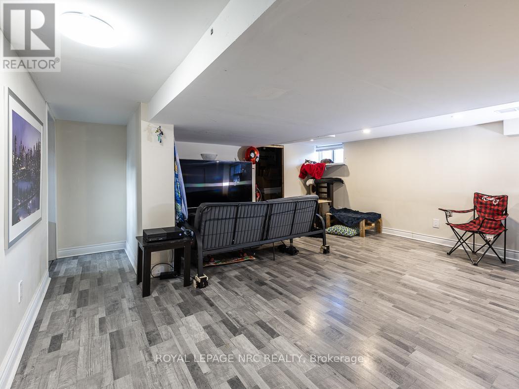 14 Oakwood Avenue, St. Catharines, Ontario  L2P 1L1 - Photo 15 - X12438410