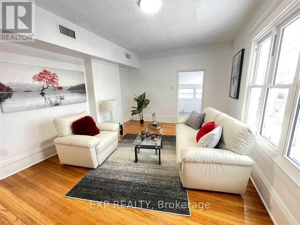 Upper - 229 Locke Street S, Hamilton, Ontario  L8P 4B8 - Photo 4 - X12569550