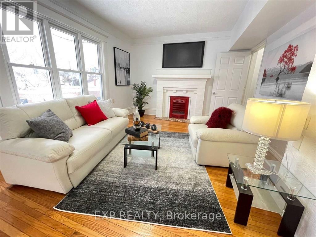 Upper - 229 Locke Street S, Hamilton, Ontario  L8P 4B8 - Photo 5 - X12569550