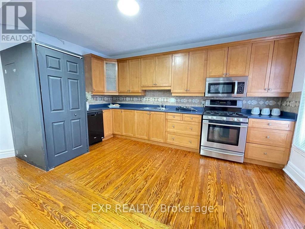 Upper - 229 Locke Street S, Hamilton, Ontario  L8P 4B8 - Photo 9 - X12569550