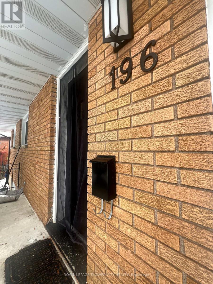 196 Gladstone Avenue, London South, Ontario  N5Z 3R9 - Photo 1 - X12569558