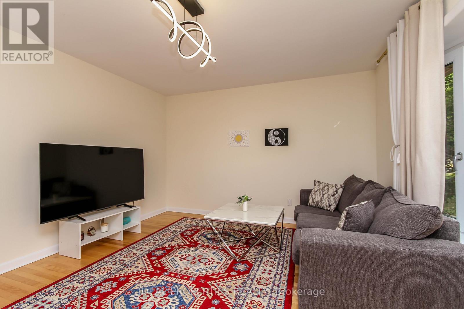 A - 2034 Saunderson Drive, Ottawa, Ontario  K1G 2E6 - Photo 9 - X12569610