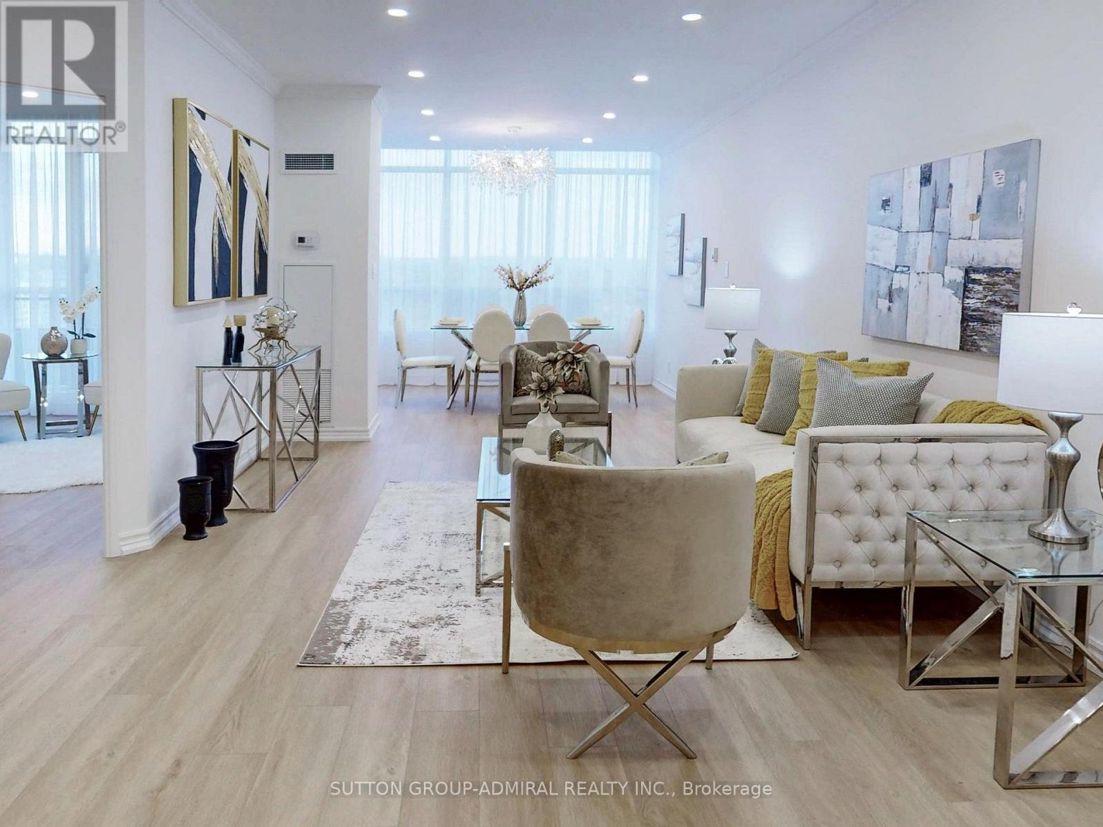 Ph27 - 32 Clarissa Drive, Richmond Hill, Ontario  L4C 9R7 - Photo 2 - N12569208