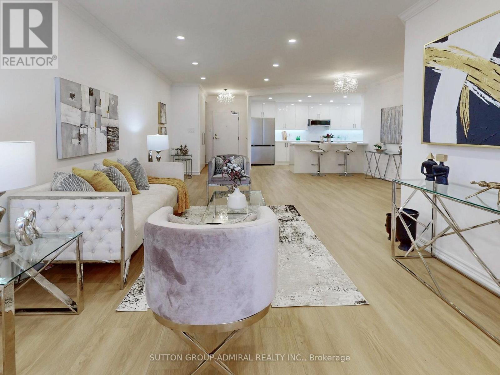 Ph27 - 32 Clarissa Drive, Richmond Hill, Ontario  L4C 9R7 - Photo 3 - N12569208