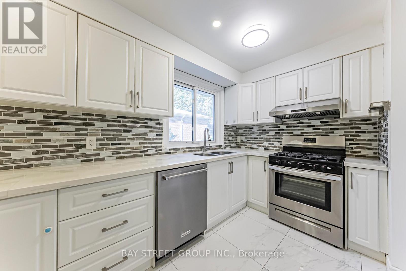 Main Floor #2 - 43 Sherwood Forest Drive, Markham, Ontario  L3P 1P5 - Photo 15 - N12569562