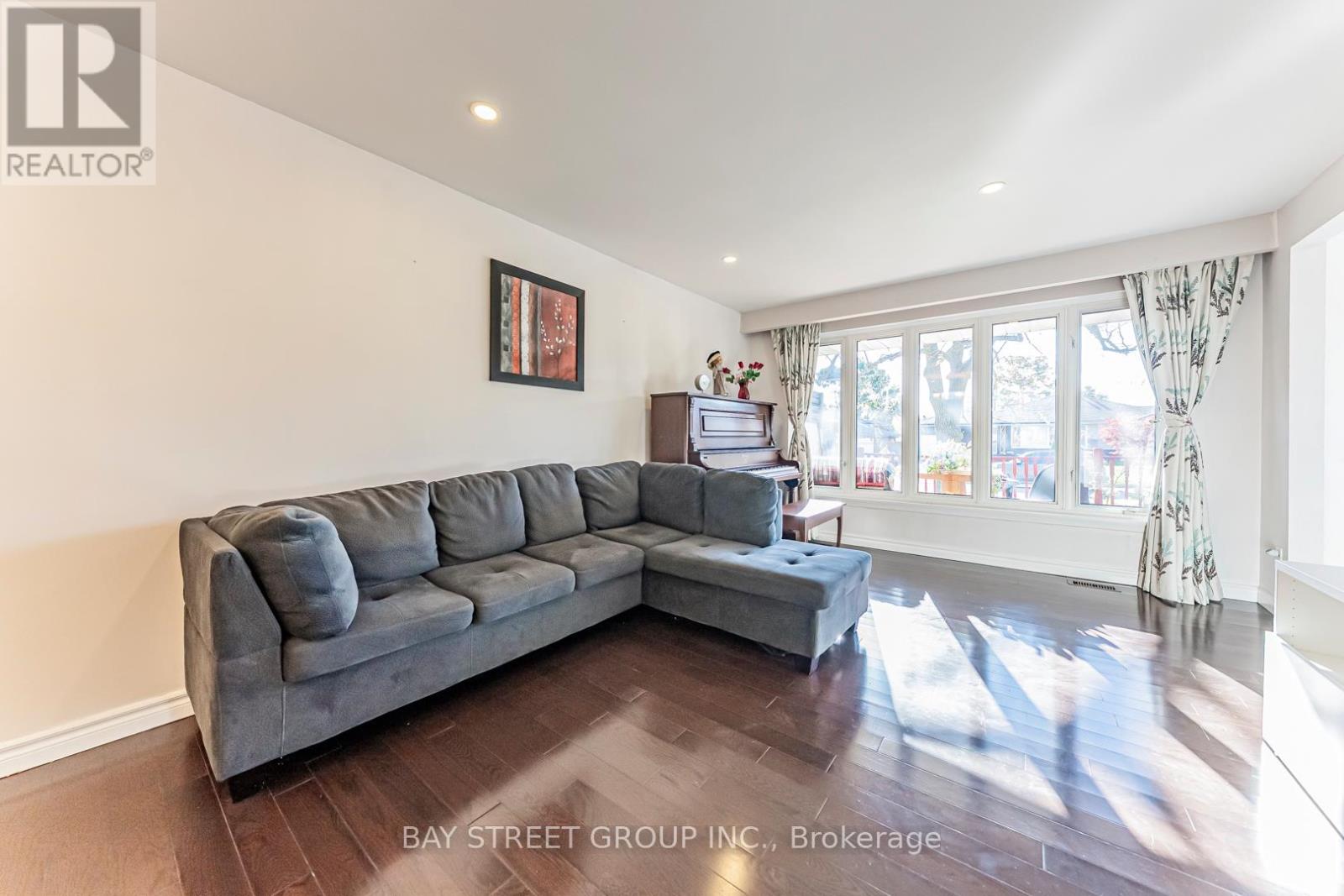 Main Floor #2 - 43 Sherwood Forest Drive, Markham, Ontario  L3P 1P5 - Photo 5 - N12569562