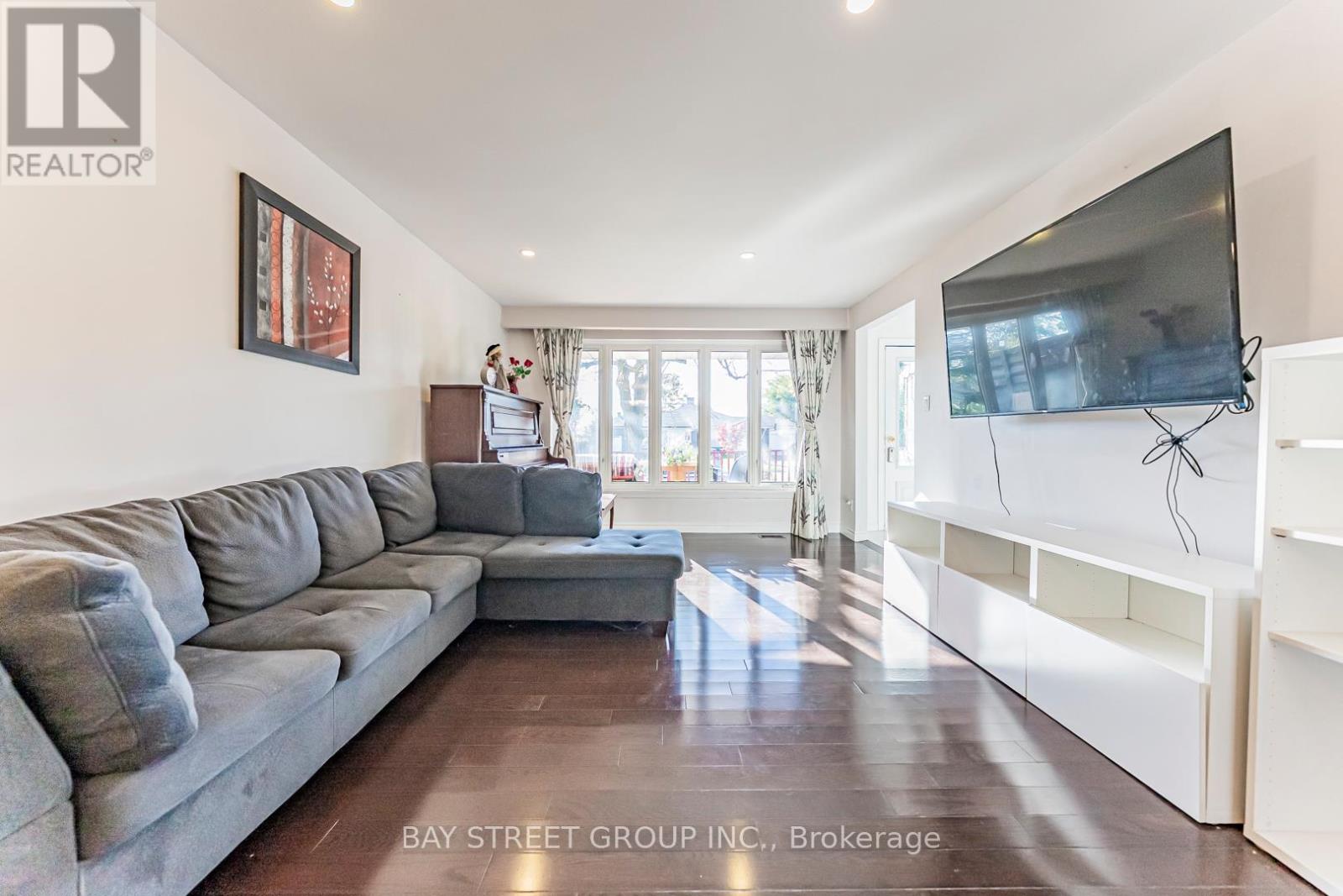 Main Floor #2 - 43 Sherwood Forest Drive, Markham, Ontario  L3P 1P5 - Photo 6 - N12569562