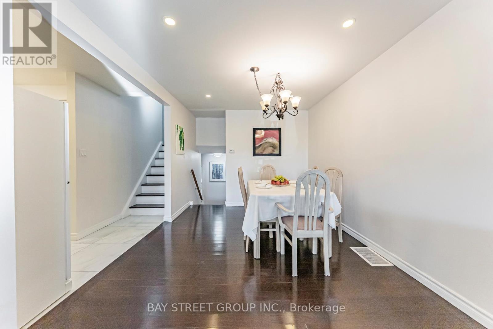 Main Floor #2 - 43 Sherwood Forest Drive, Markham, Ontario  L3P 1P5 - Photo 8 - N12569562