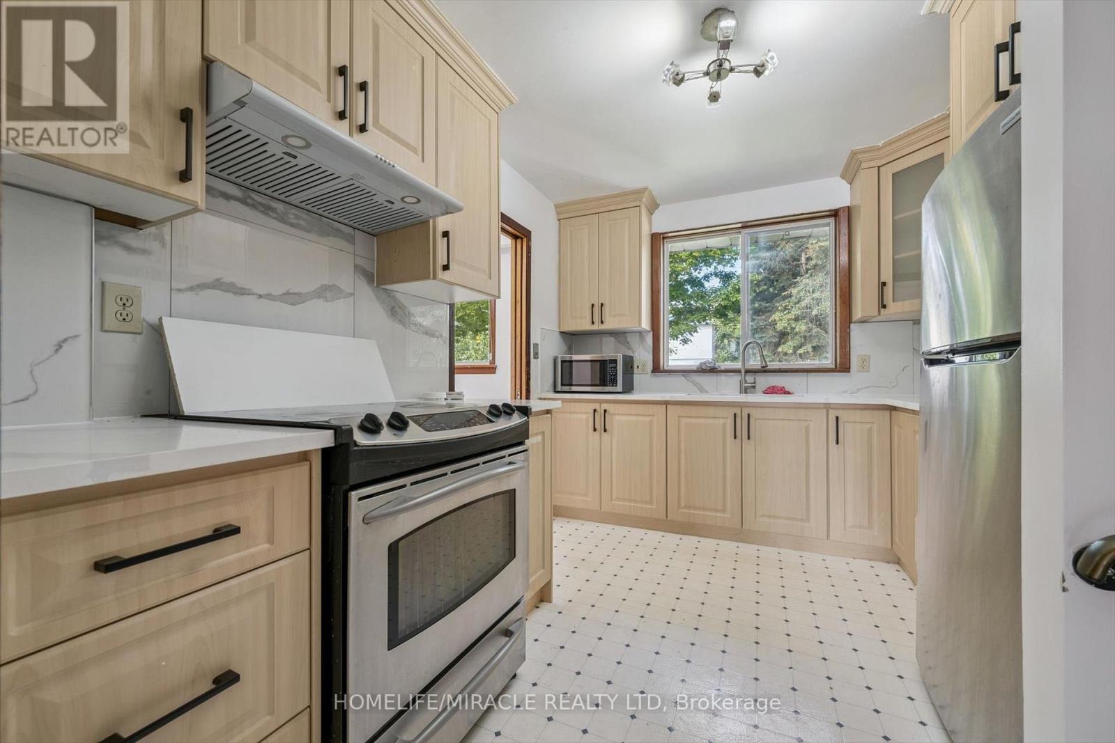 56 Elgin Drive, Brampton, Ontario  L6Y 1A8 - Photo 11 - W12569566