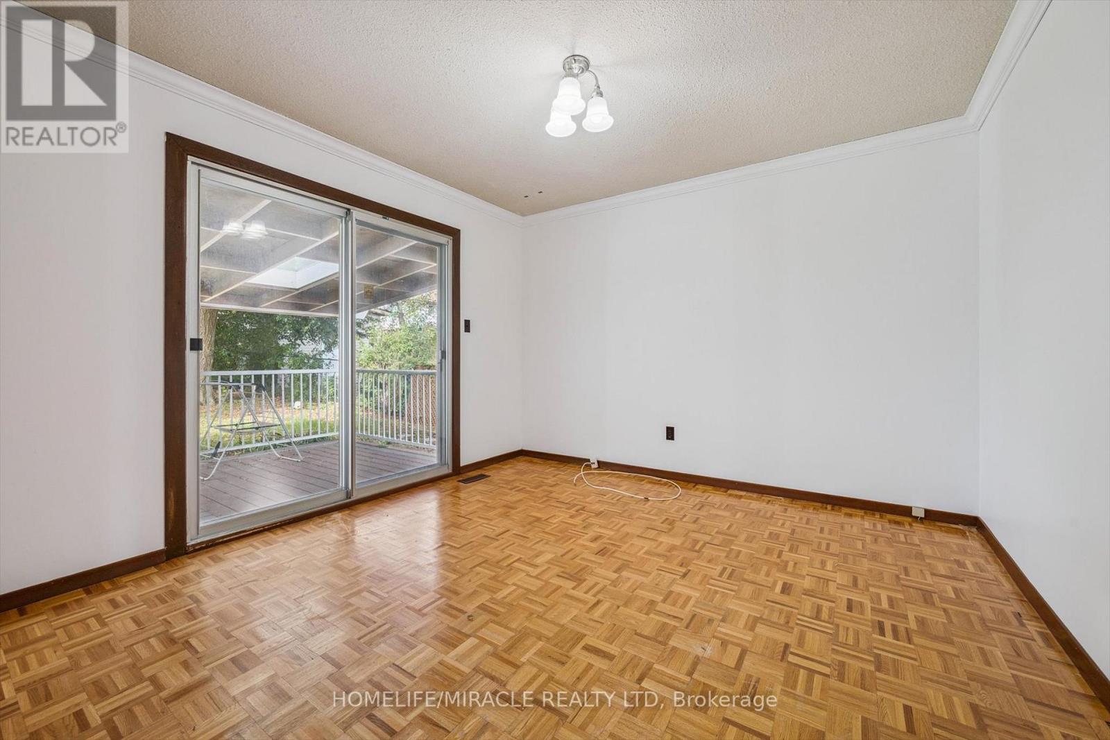 56 Elgin Drive, Brampton, Ontario  L6Y 1A8 - Photo 14 - W12569566