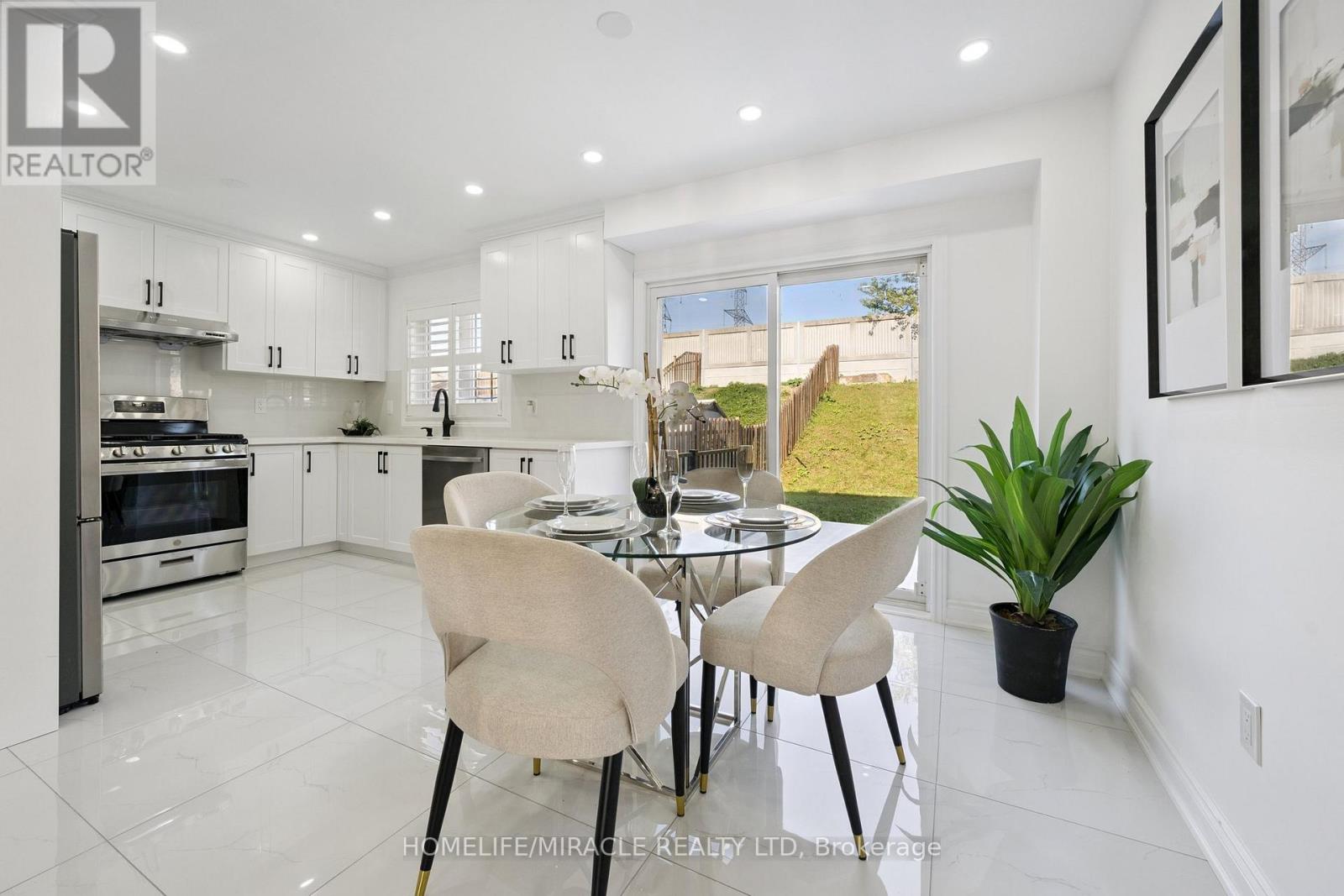 56 Elgin Drive, Brampton, Ontario  L6Y 1A8 - Photo 9 - W12569566