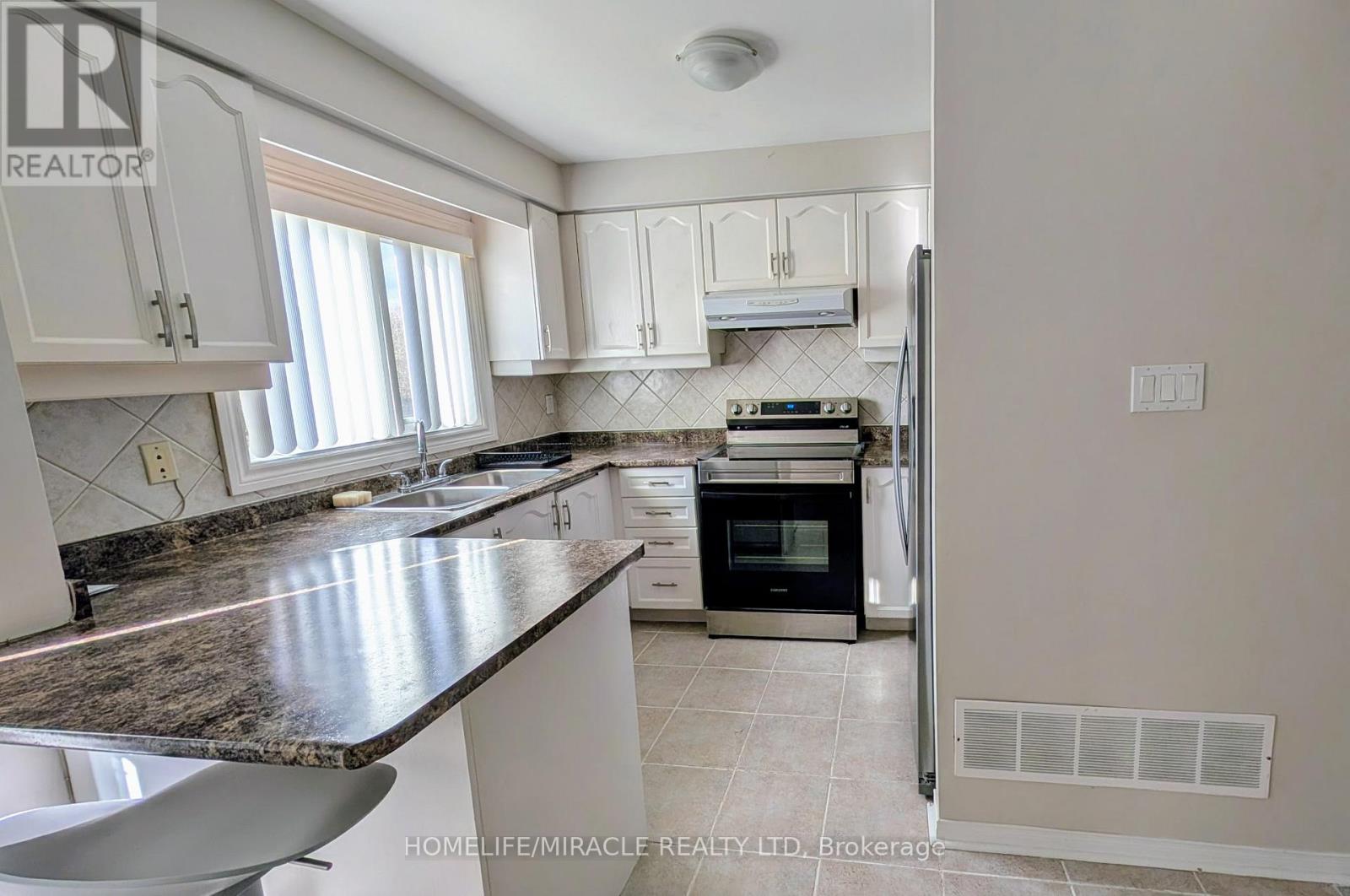 67 - 1588 South Parade Court, Mississauga, Ontario  L5M 6E7 - Photo 4 - W12569582