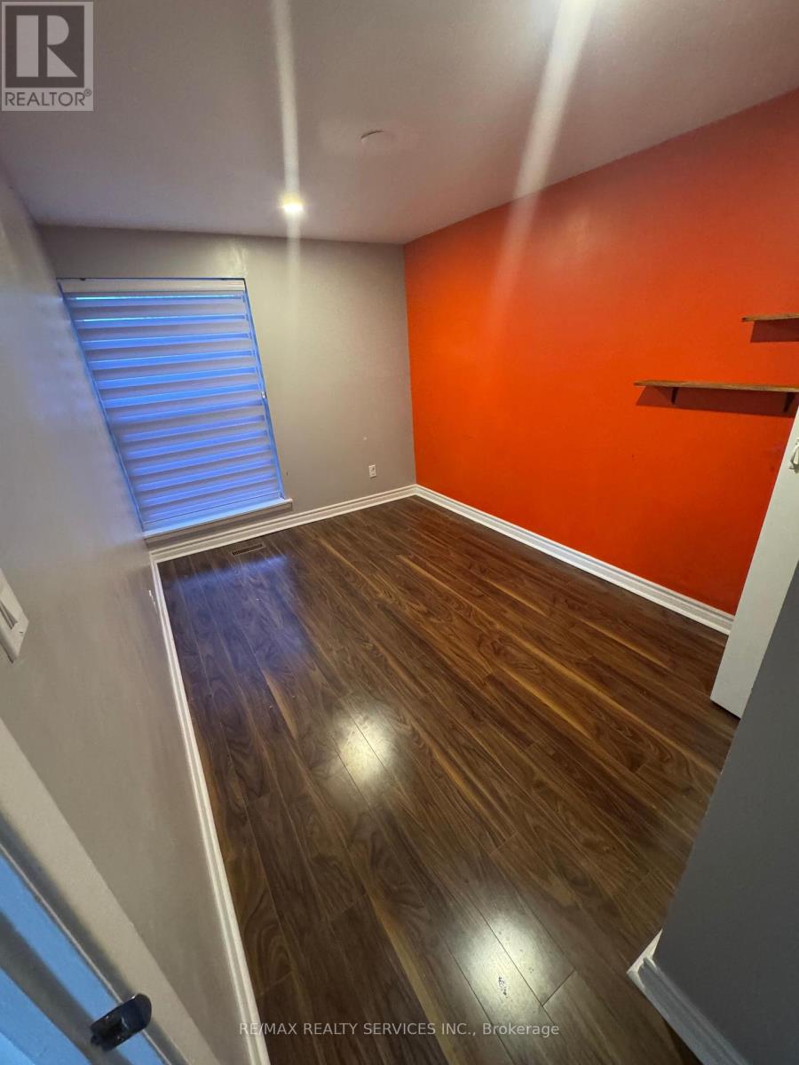 43 - 246 John Garland ( Main) Boulevard, Toronto, Ontario  M9V 1N8 - Photo 18 - W12569586