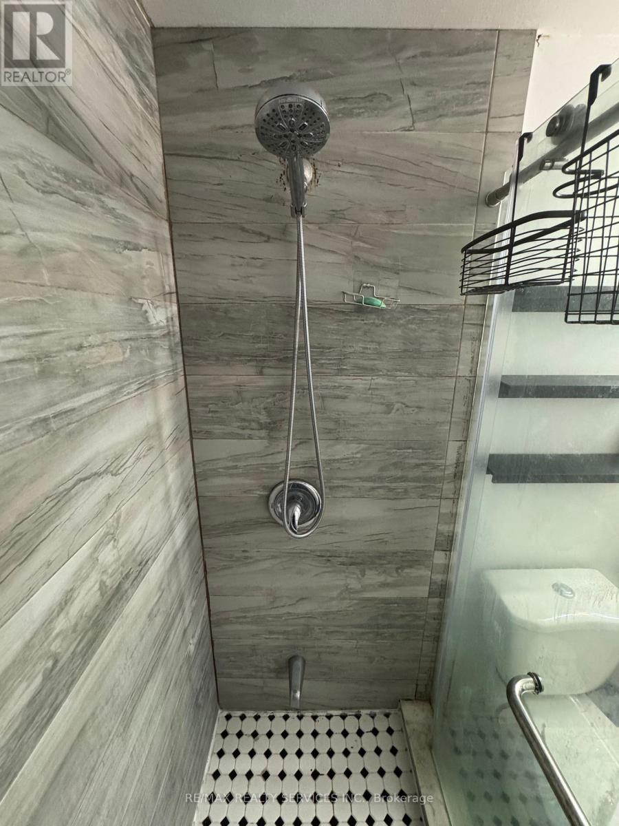 43 - 246 John Garland ( Main) Boulevard, Toronto, Ontario  M9V 1N8 - Photo 19 - W12569586