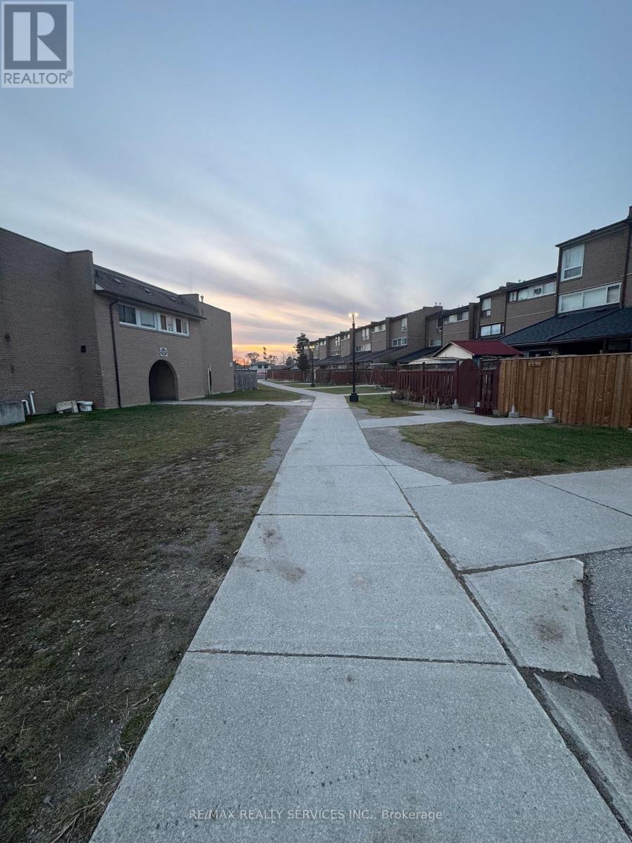 43 - 246 John Garland ( Main) Boulevard, Toronto, Ontario  M9V 1N8 - Photo 29 - W12569586