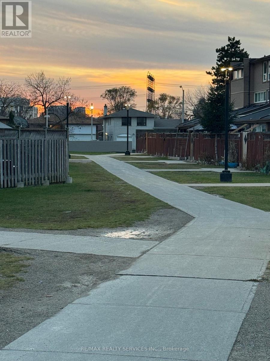 43 - 246 John Garland ( Main) Boulevard, Toronto, Ontario  M9V 1N8 - Photo 32 - W12569586