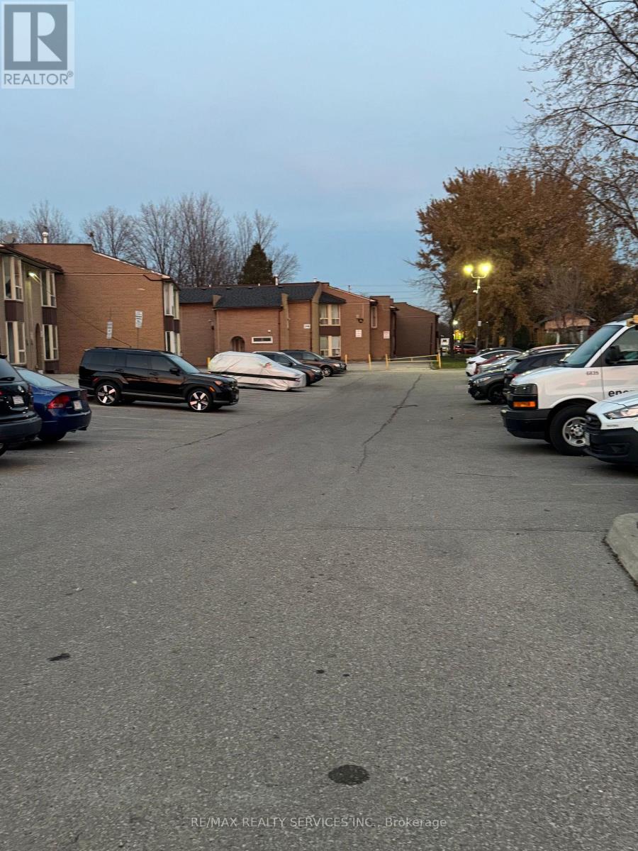 43 - 246 John Garland ( Main) Boulevard, Toronto, Ontario  M9V 1N8 - Photo 36 - W12569586