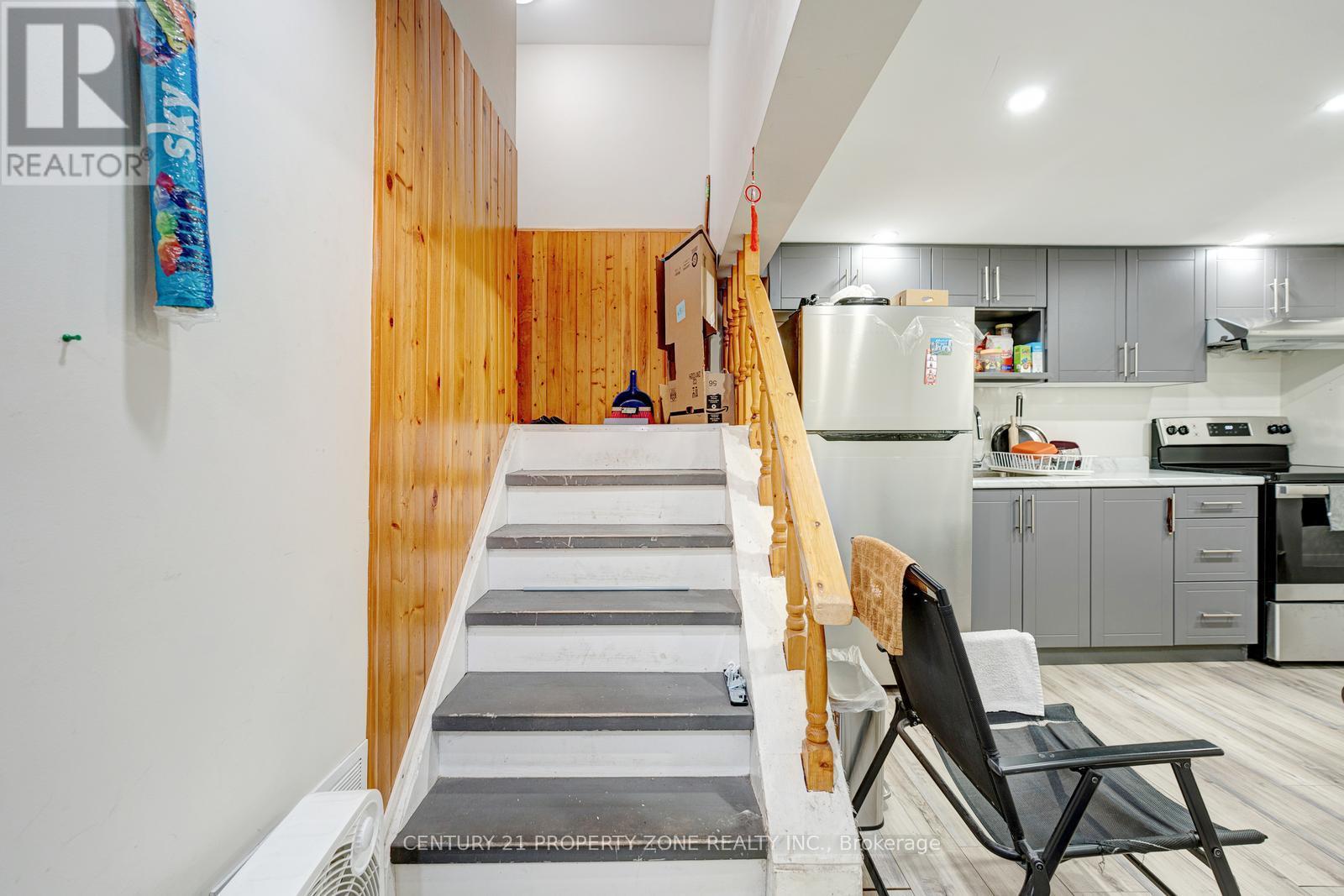 3 Jasmine Square, Brampton, Ontario  L6S 2N1 - Photo 4 - W12569604