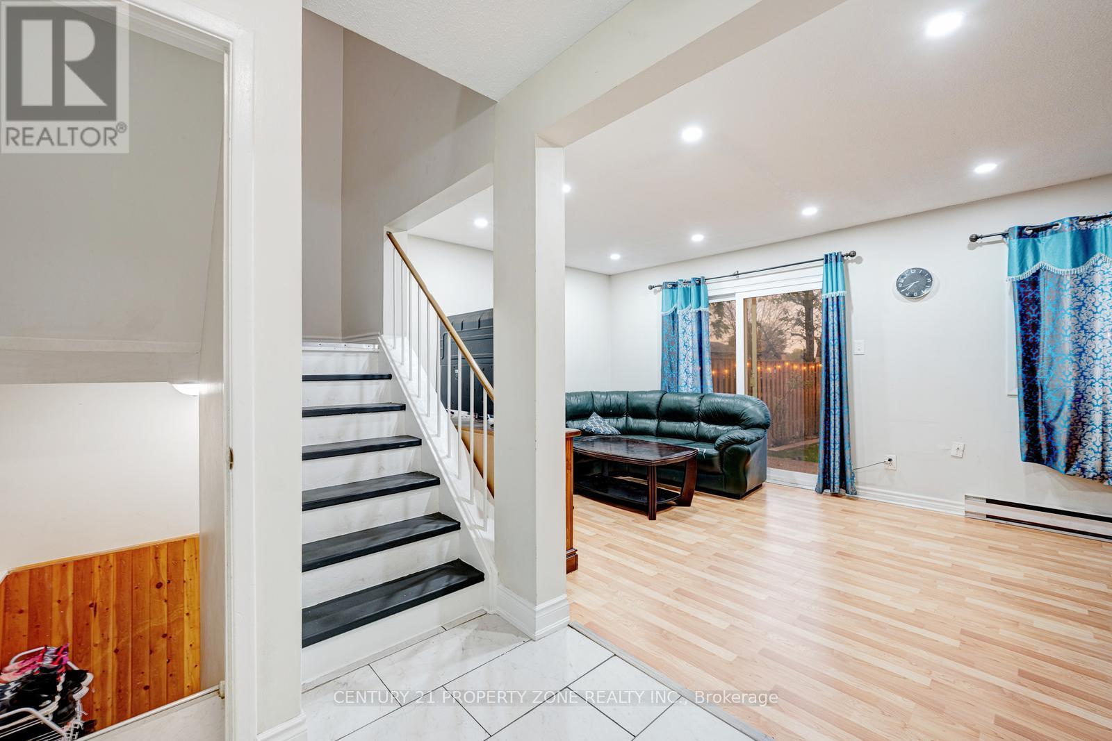 3 Jasmine Square, Brampton, Ontario  L6S 2N1 - Photo 8 - W12569604